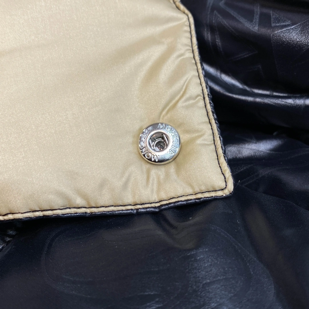 Moncler Down Jackets Trendsetting 145395