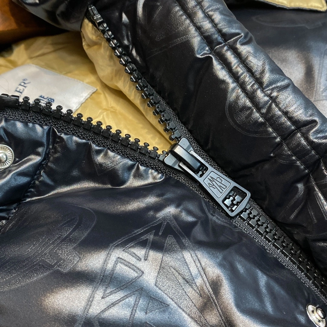 Moncler Down Jackets Trendsetting 145395