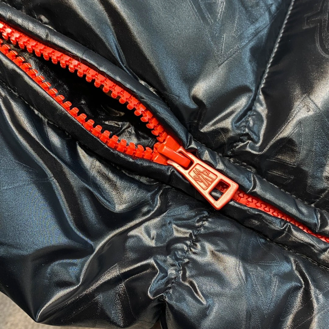 Moncler Down Jackets Trendsetting 145395