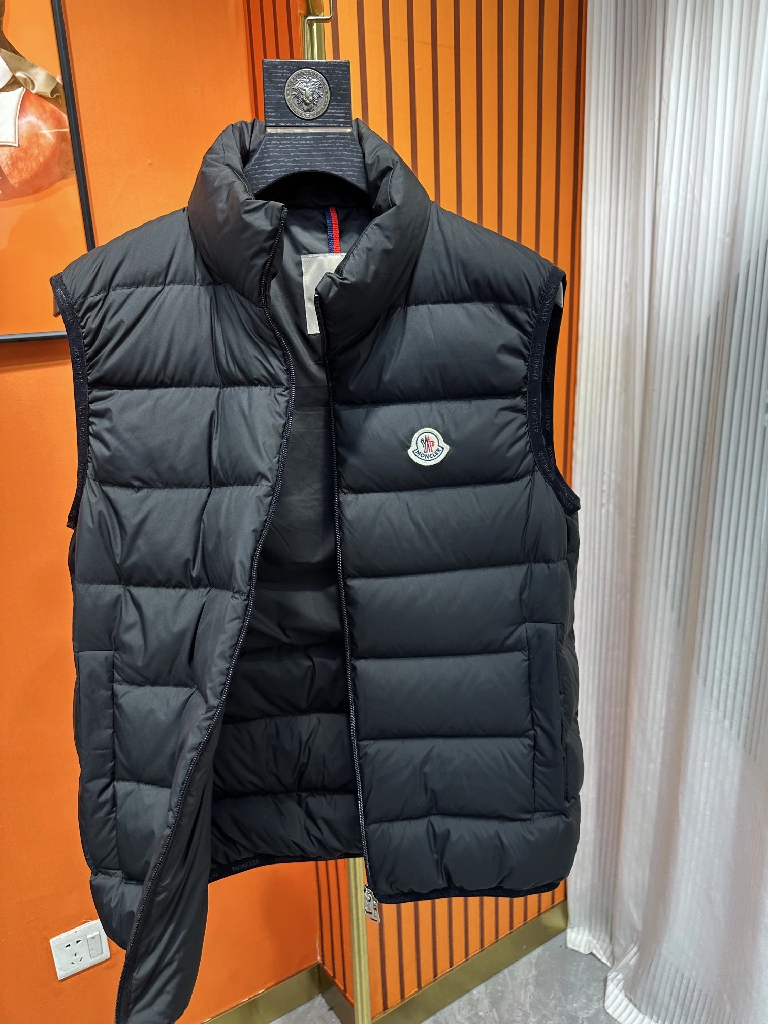 Moncler Down Jackets GoAnywhere 145387