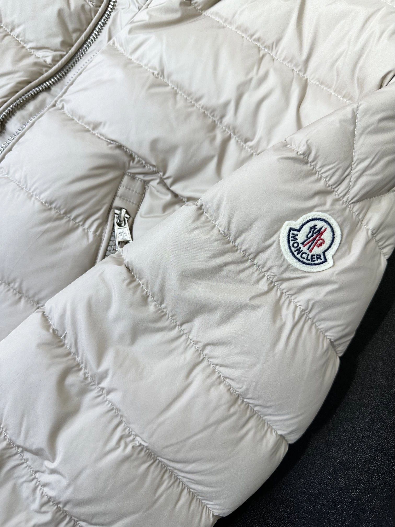 Moncler Down Jackets Comfortable 145383