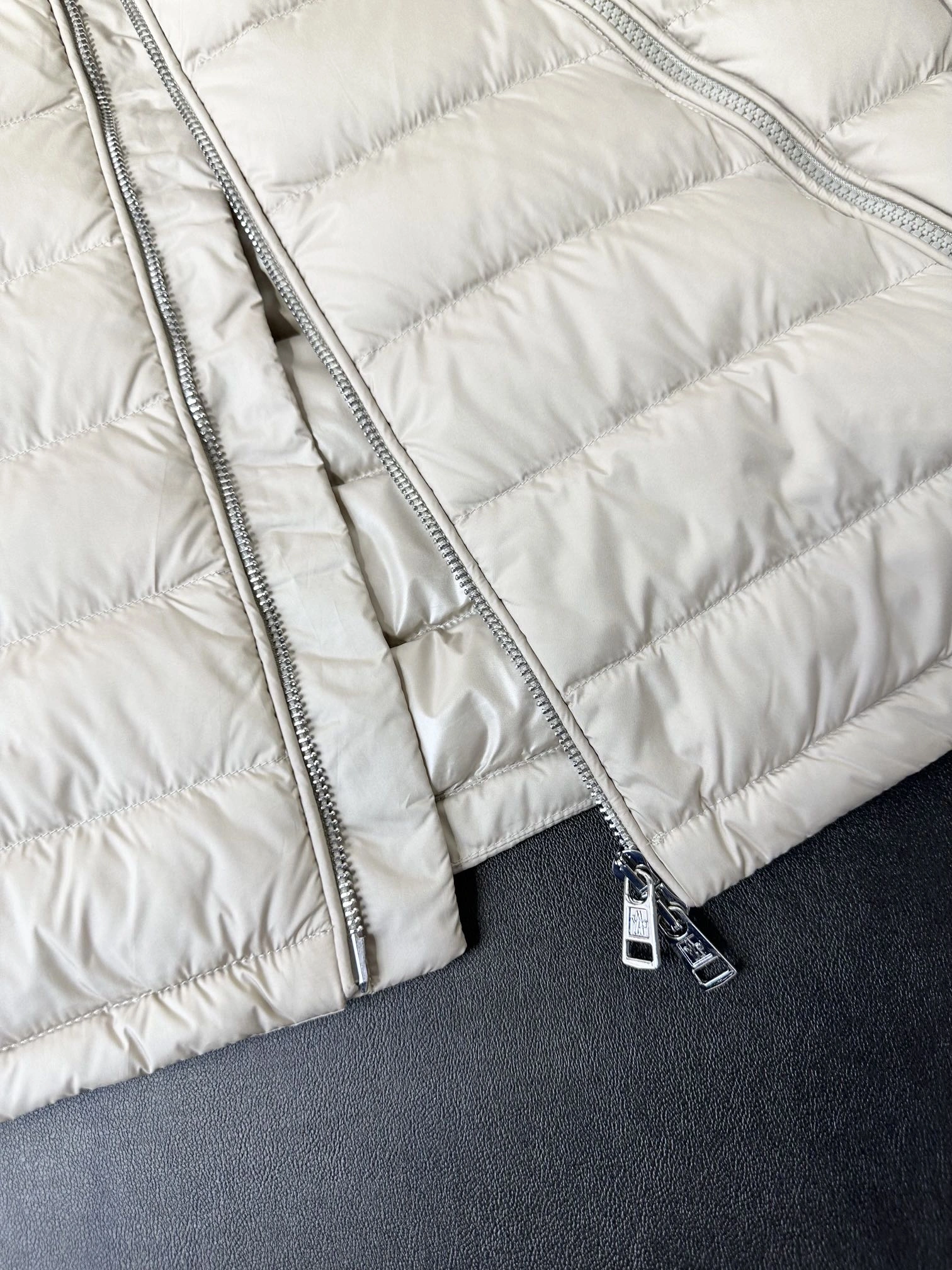 Moncler Down Jackets Comfortable 145383