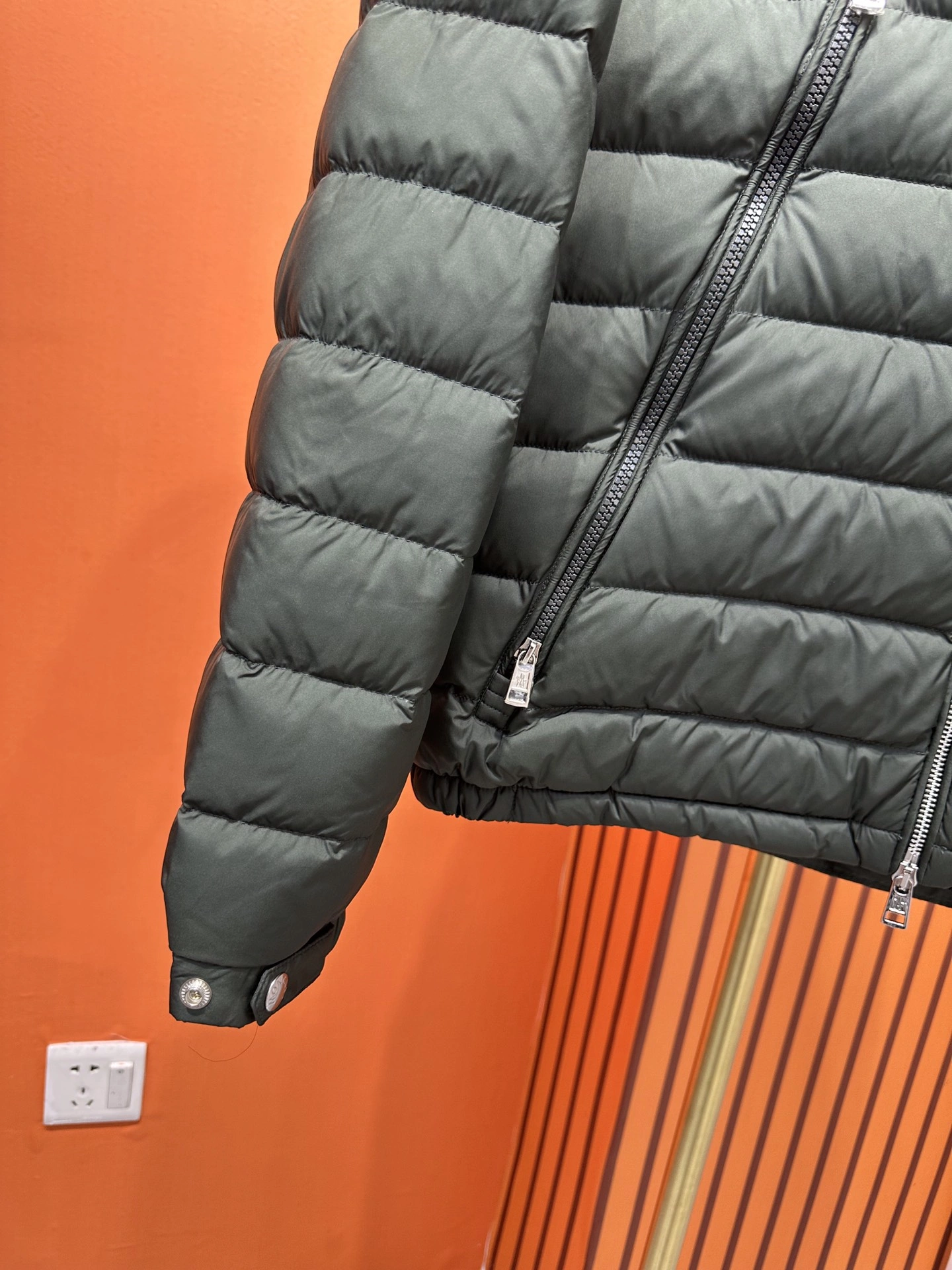 Moncler Down Jackets Compact 145377