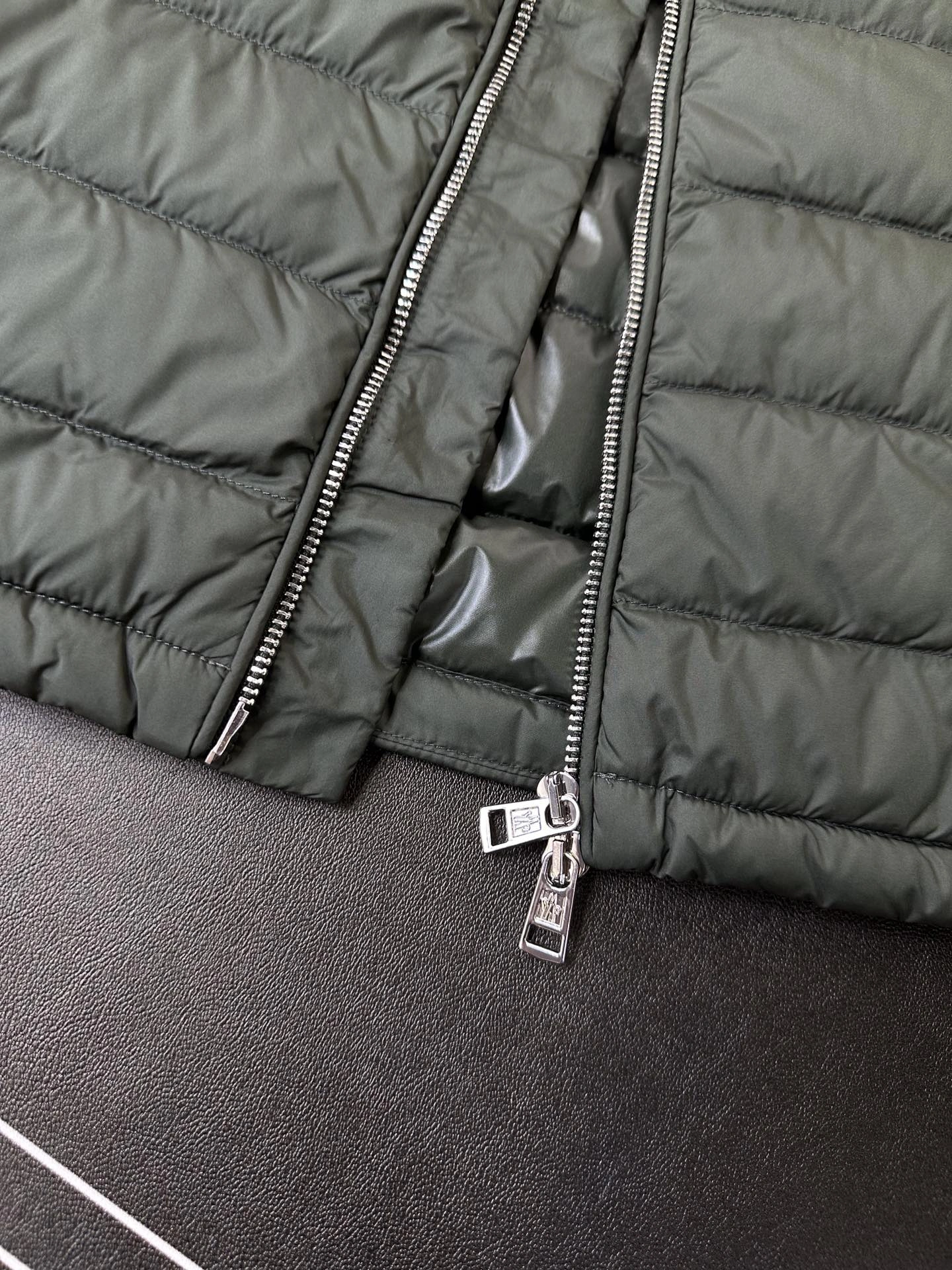Moncler Down Jackets Compact 145377