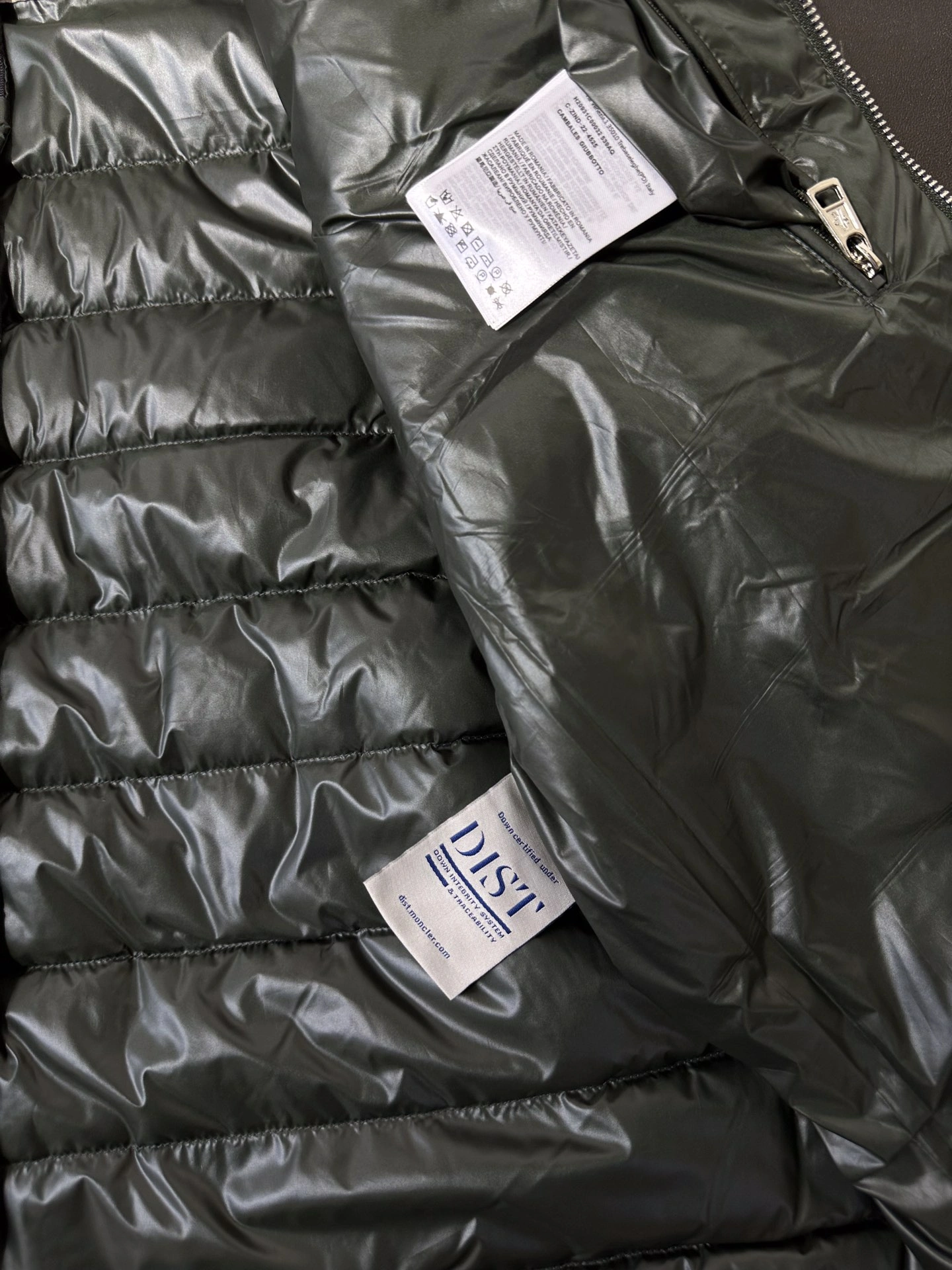 Moncler Down Jackets Compact 145377