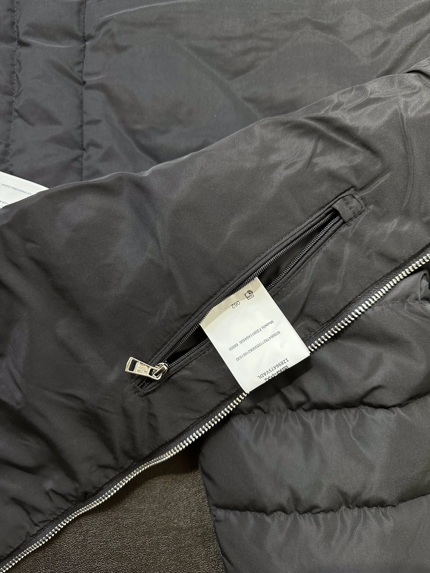 Moncler Down Jackets Flexible 145372