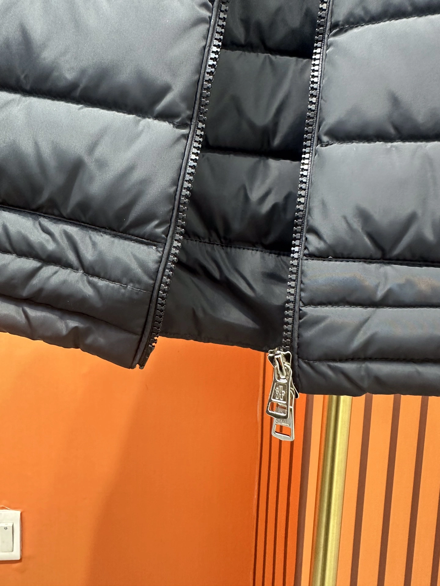 Moncler Down Jackets Vibrant 145371