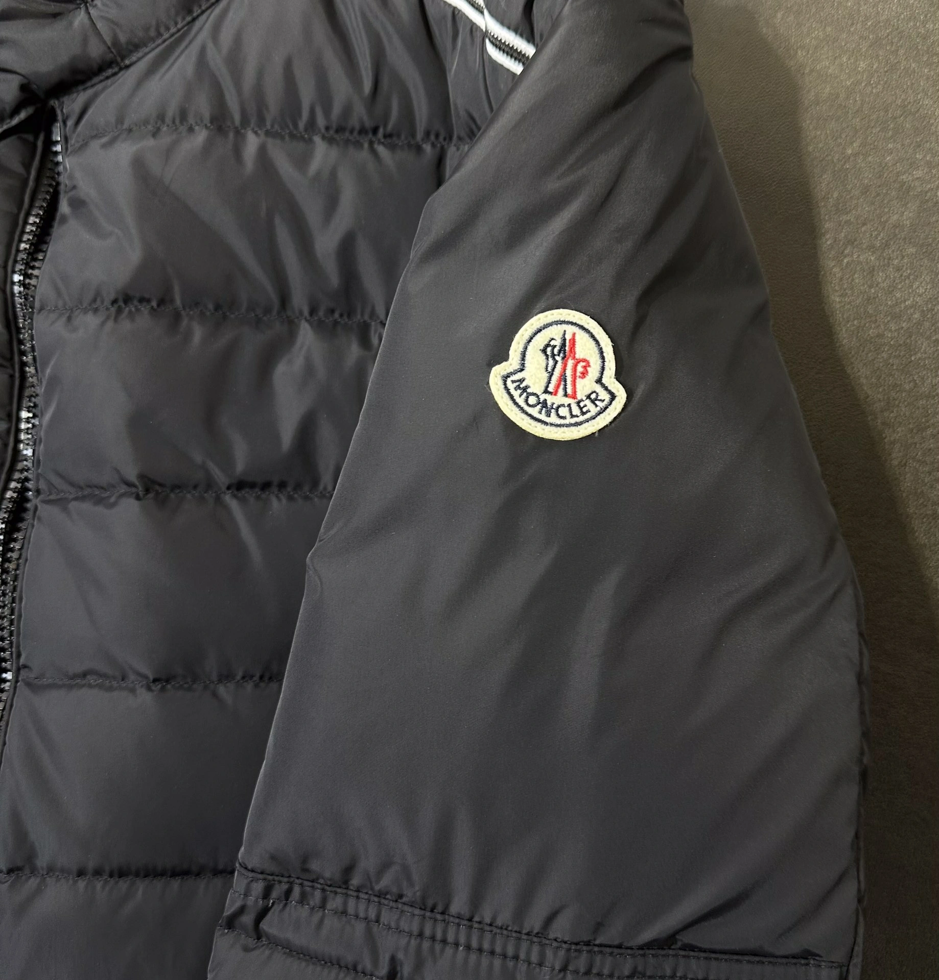 Moncler Down Jackets Vibrant 145371