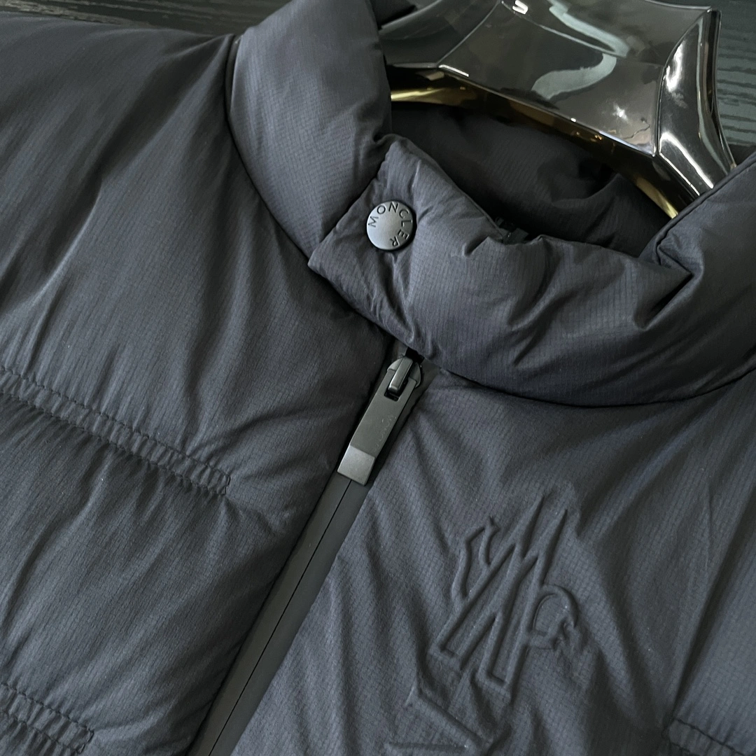 Moncler Down Jackets Unique 145376