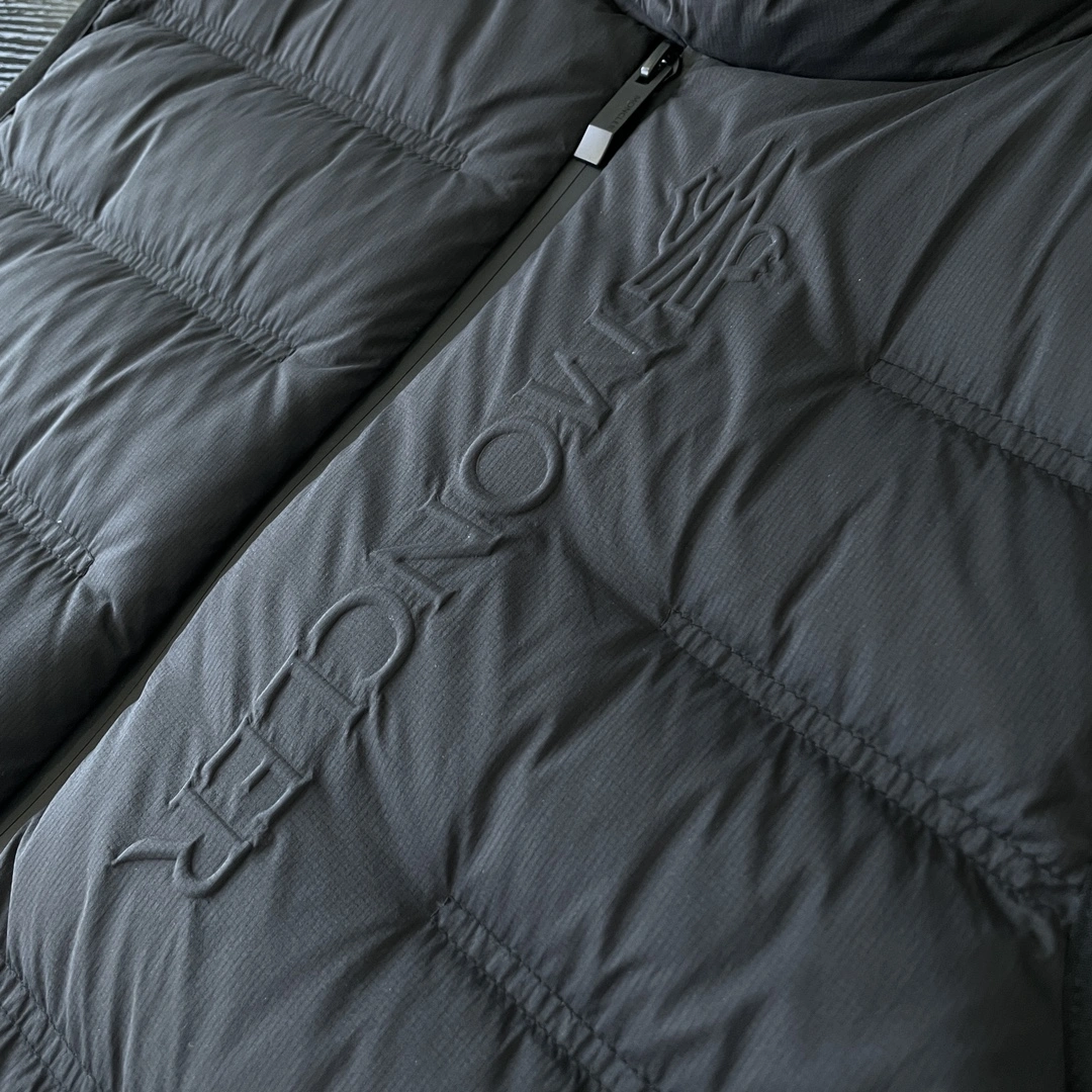 Moncler Down Jackets Unique 145376