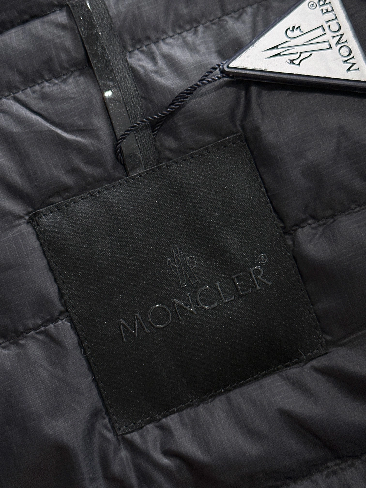 Fashionable Moncler Down Jackets 145352