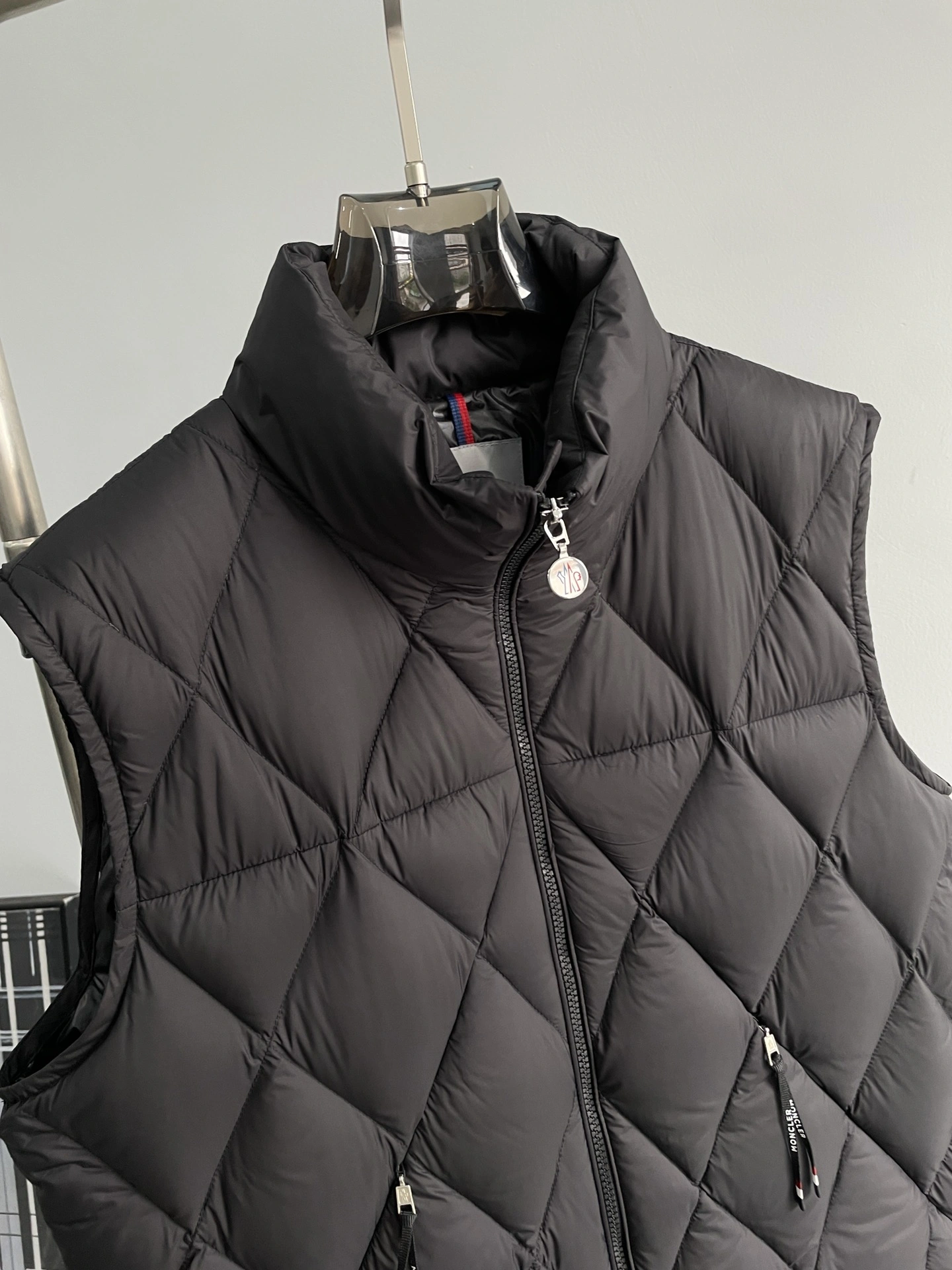 FlexibleFit Moncler Down Jackets 145363