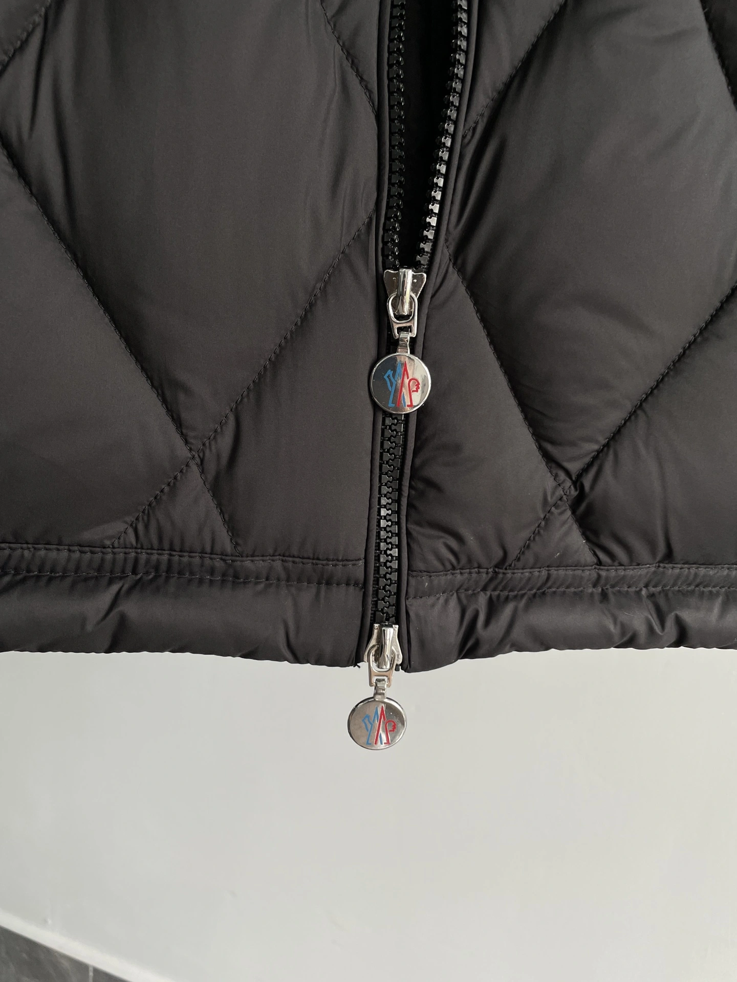 FlexibleFit Moncler Down Jackets 145363