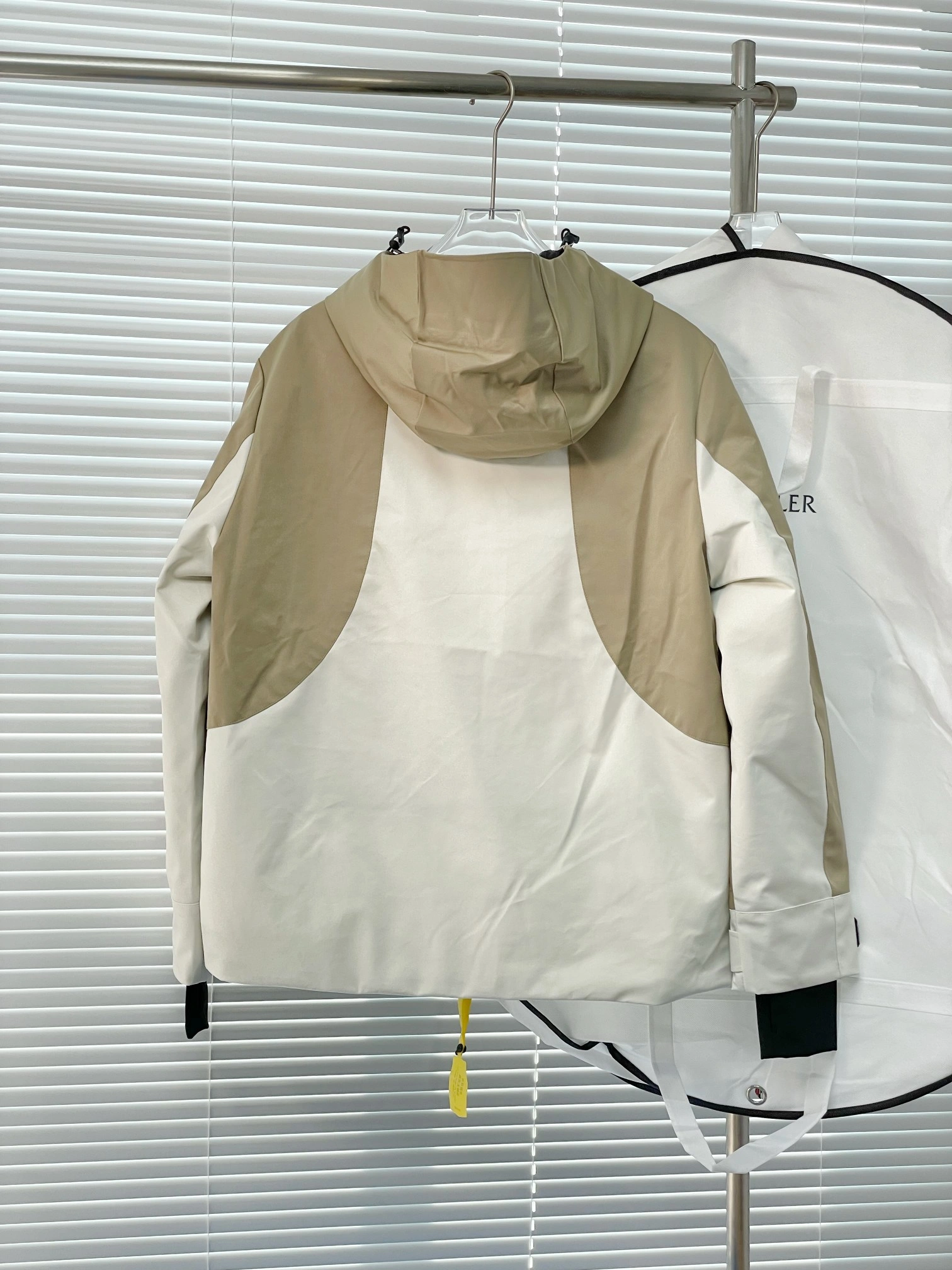 Moncler Down Jackets EyeCatching 145378