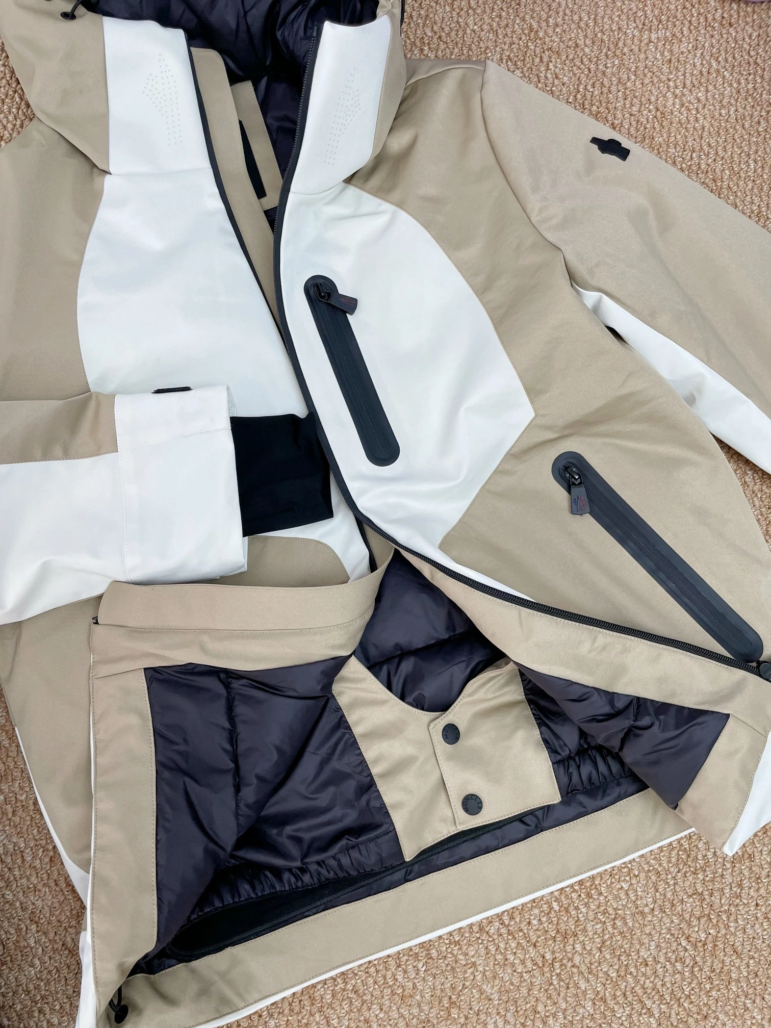 Moncler Down Jackets EyeCatching 145378