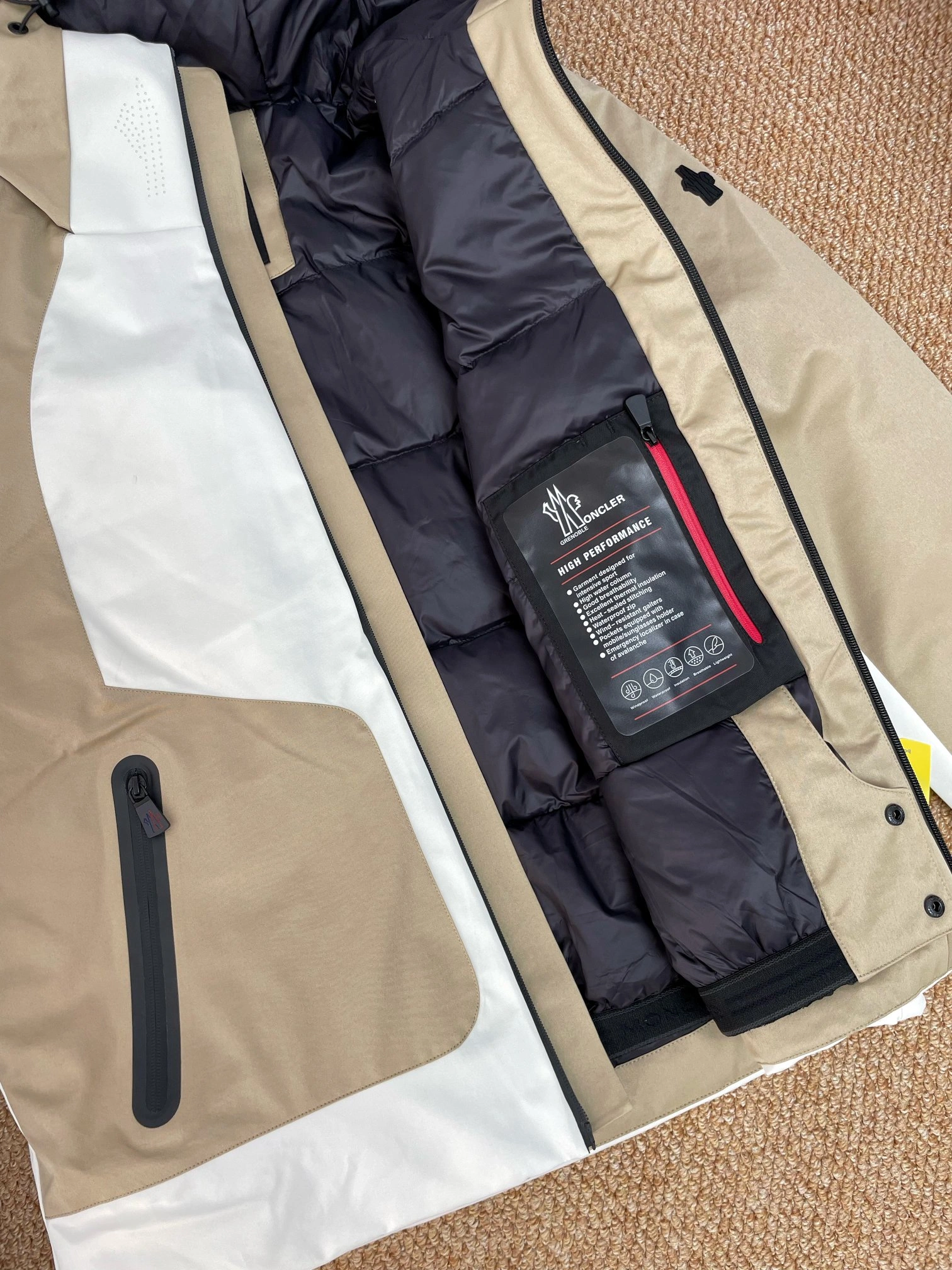 Moncler Down Jackets EyeCatching 145378