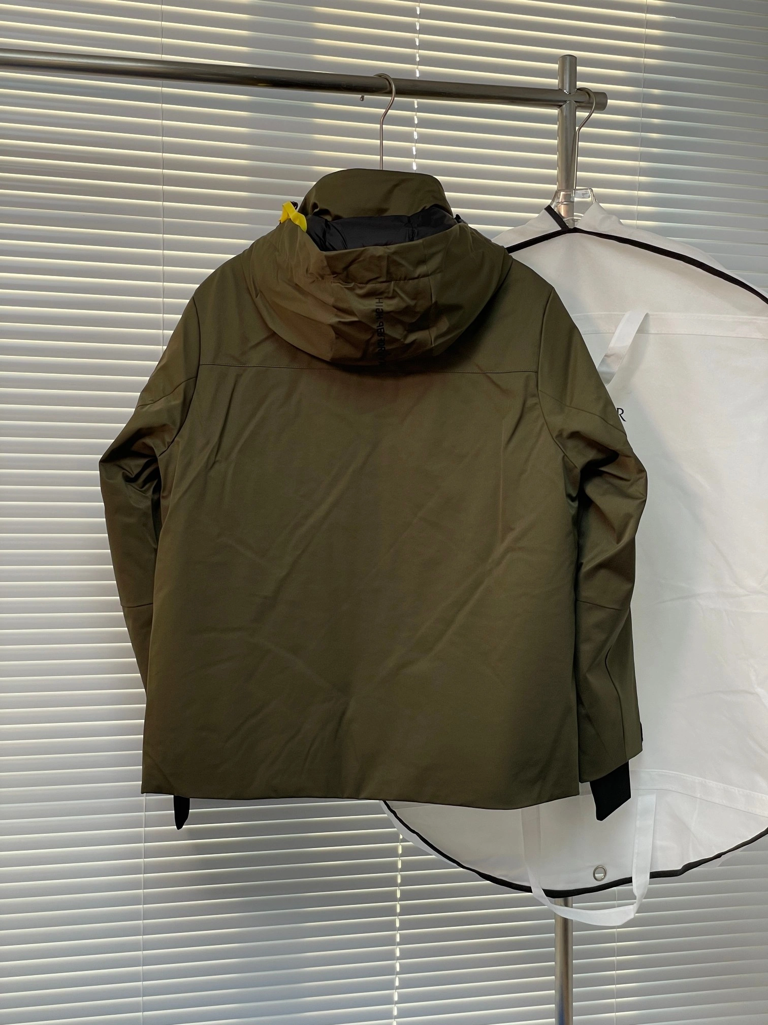 Moncler Down Jackets EyeCatching 145346