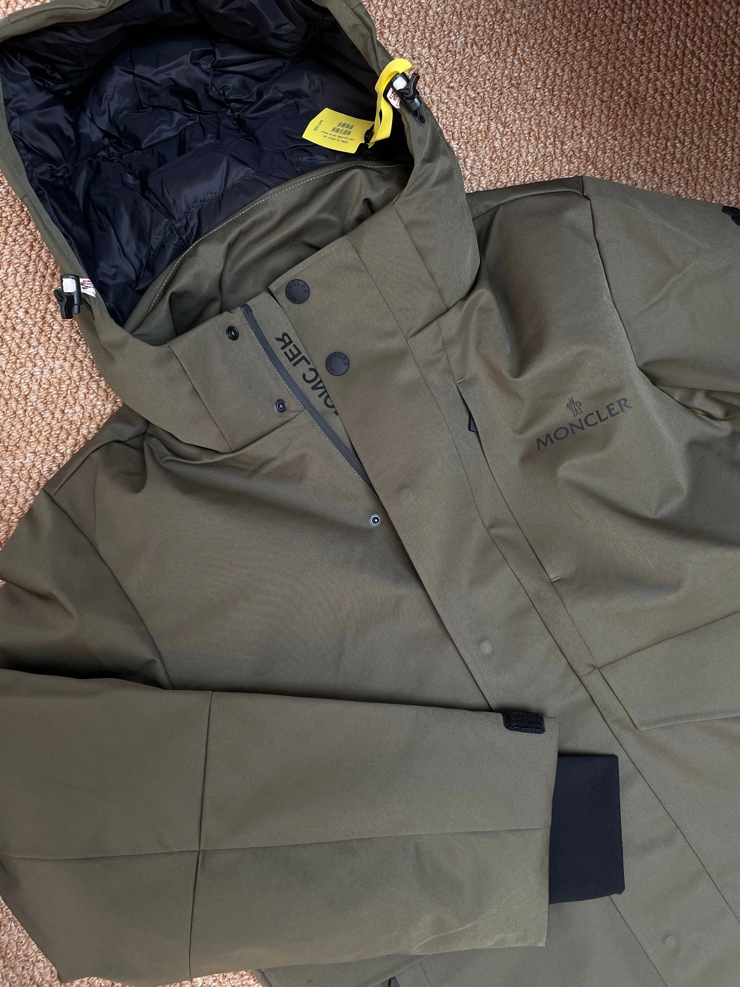 Moncler Down Jackets EyeCatching 145346