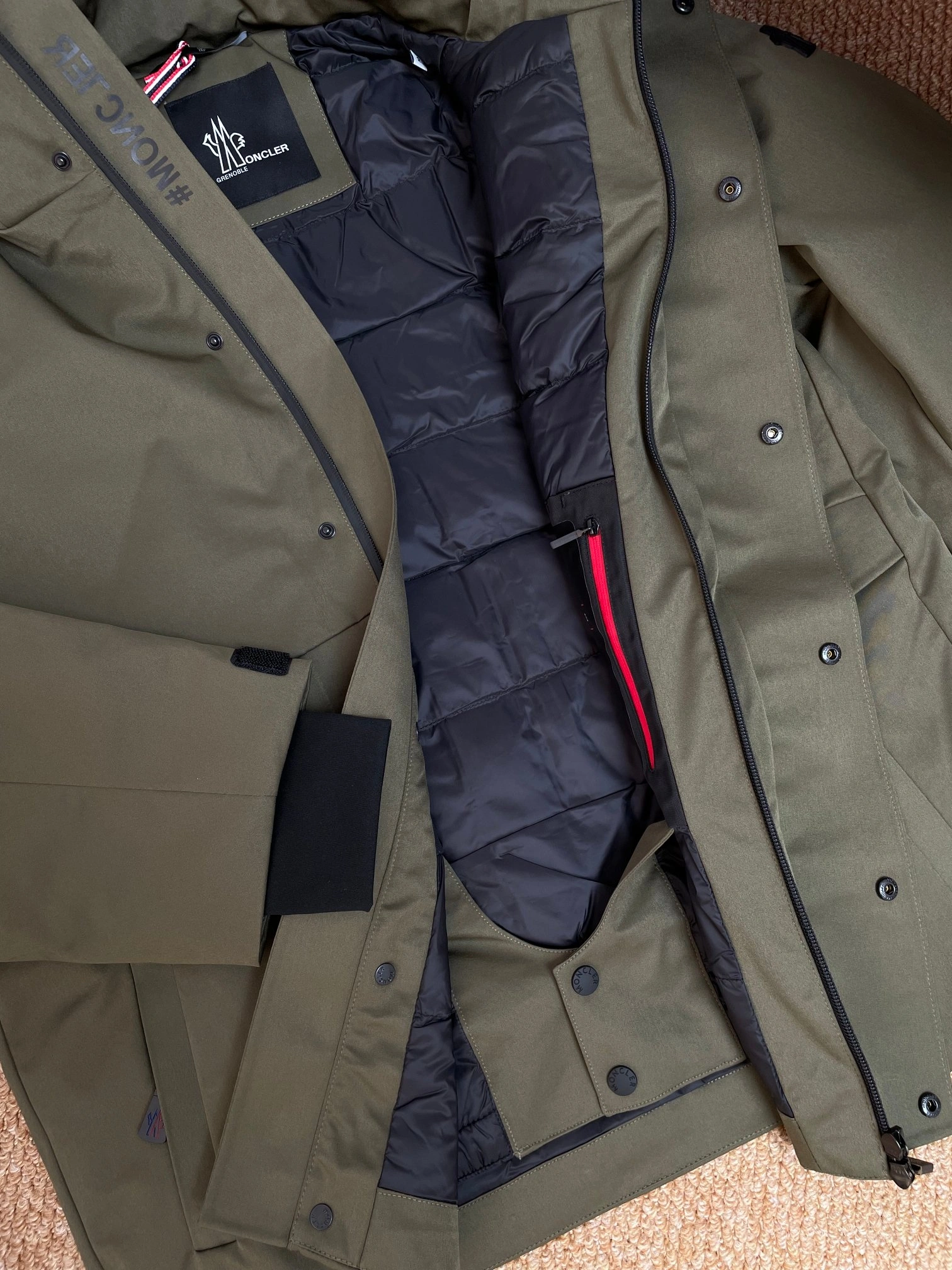 Moncler Down Jackets EyeCatching 145346