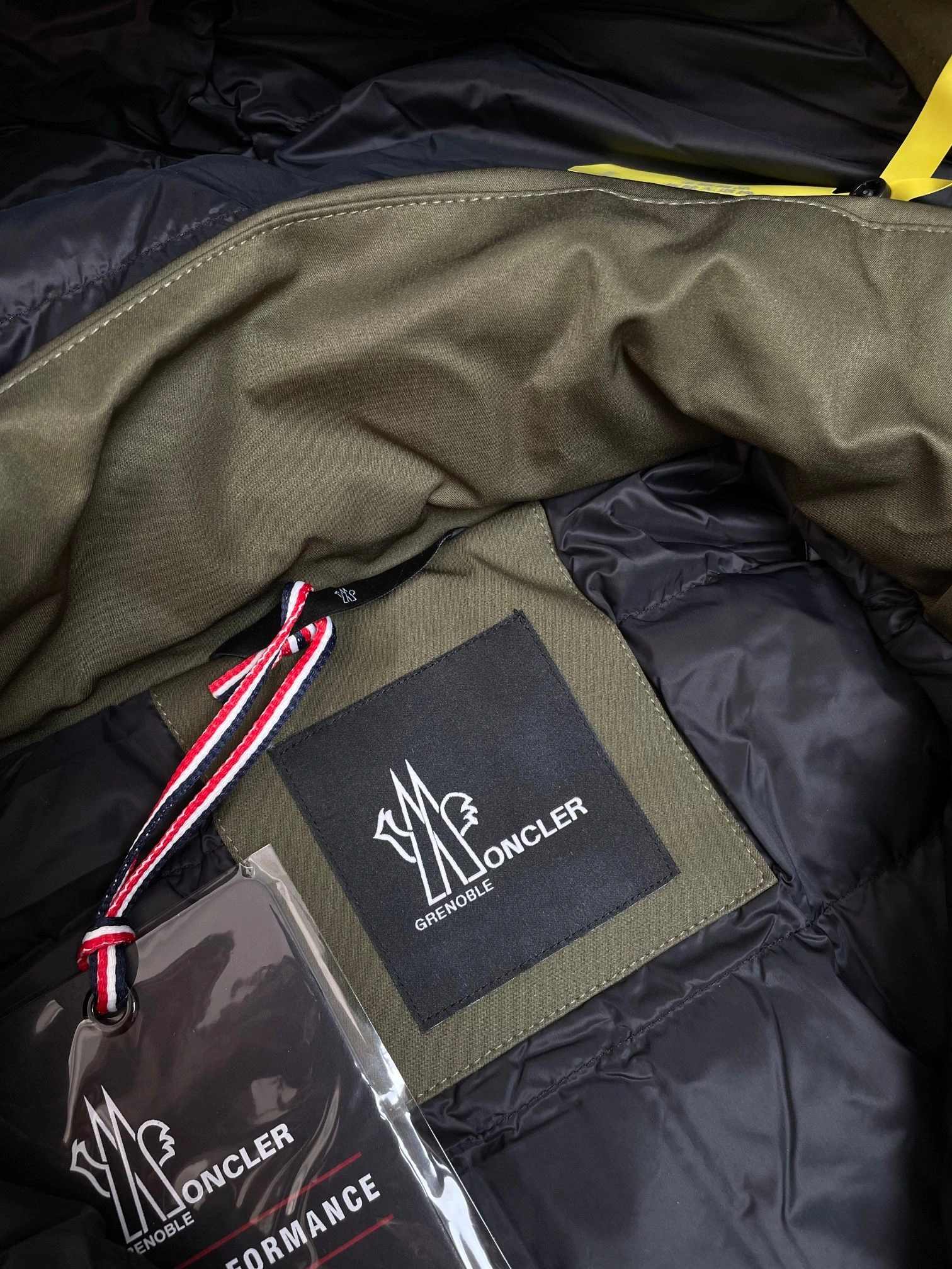Moncler Down Jackets EyeCatching 145346