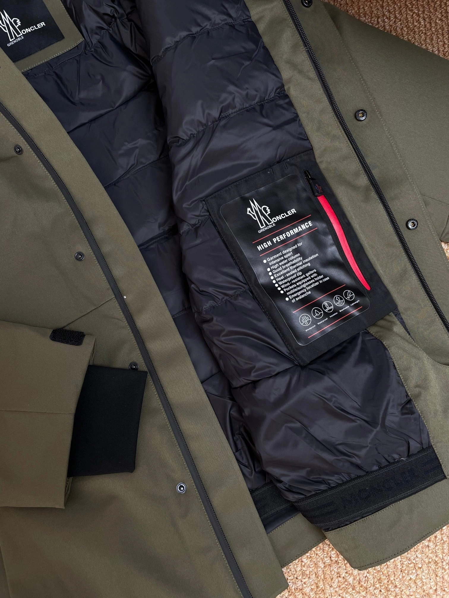 Moncler Down Jackets EyeCatching 145346