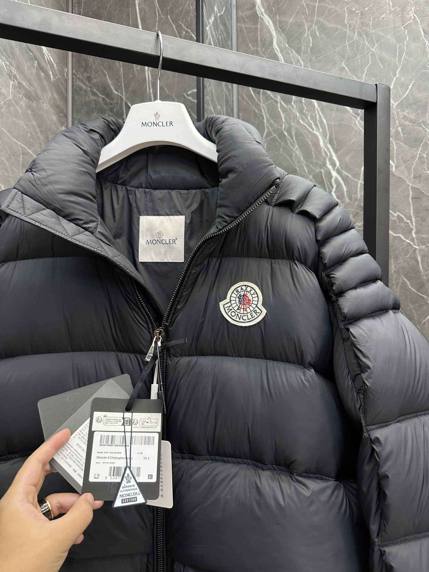 Moncler Down Jackets EasyMatch 145331