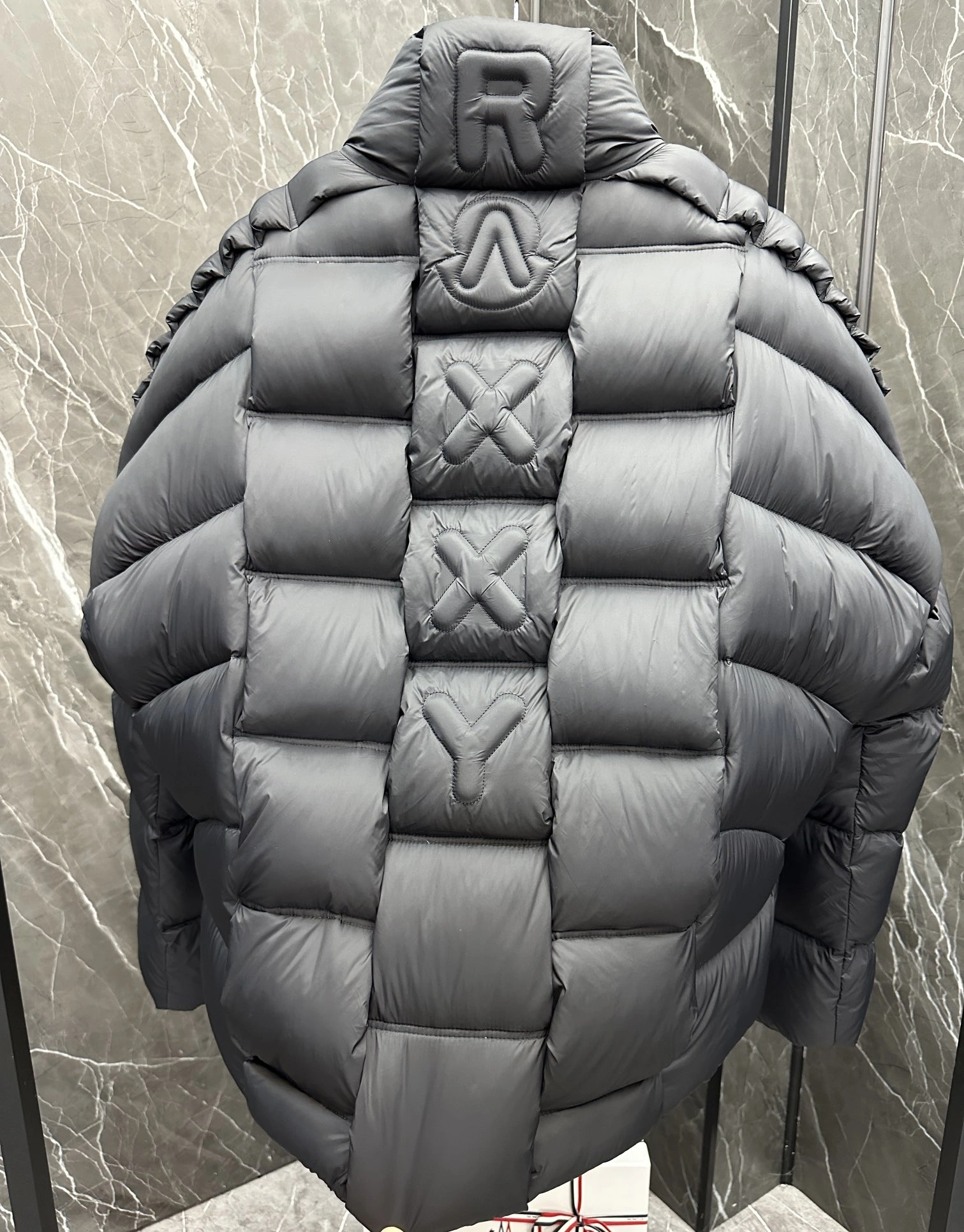 Moncler Down Jackets EasyMatch 145331