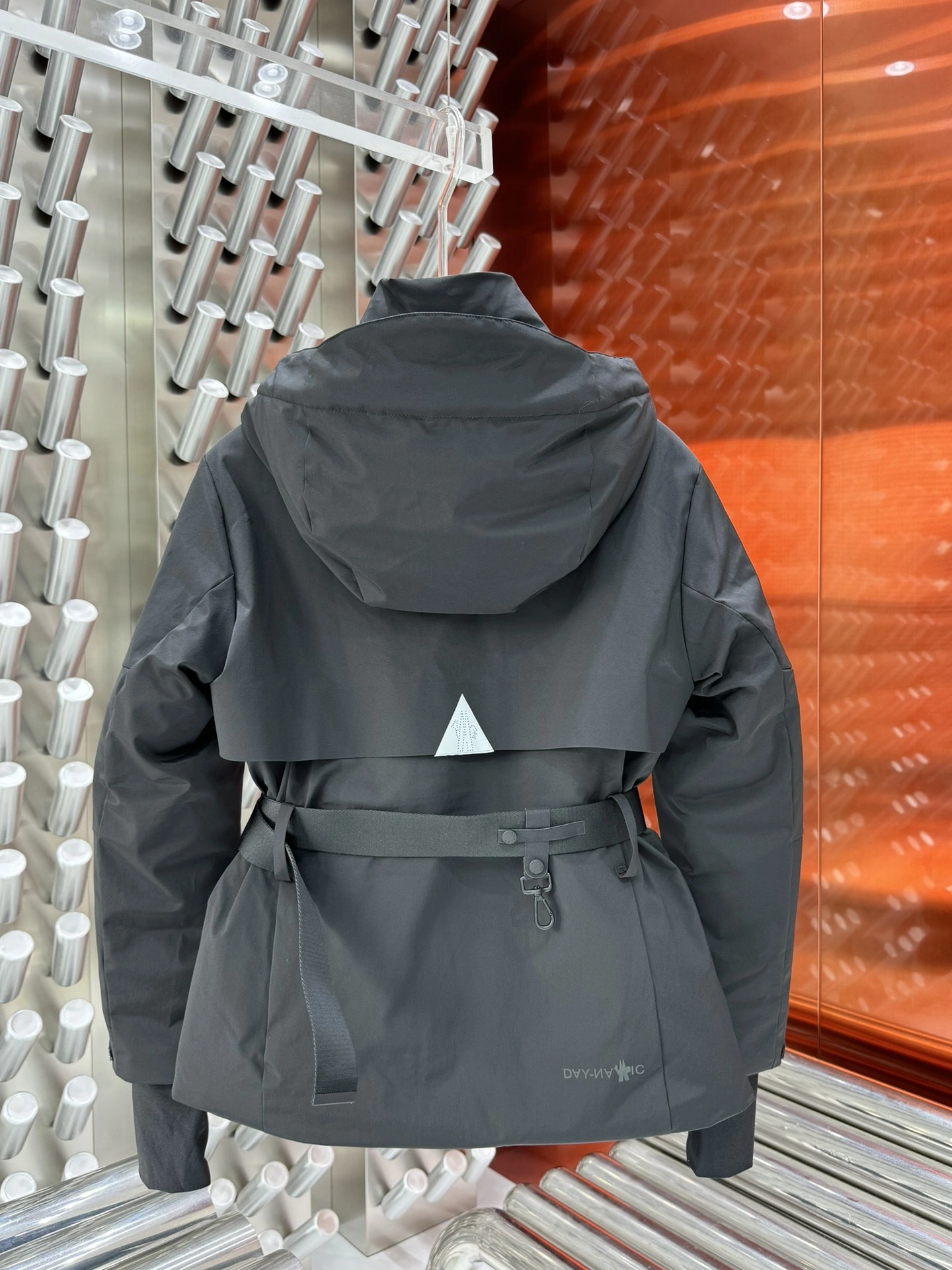 Moncler Down Jackets Vibrant 145382