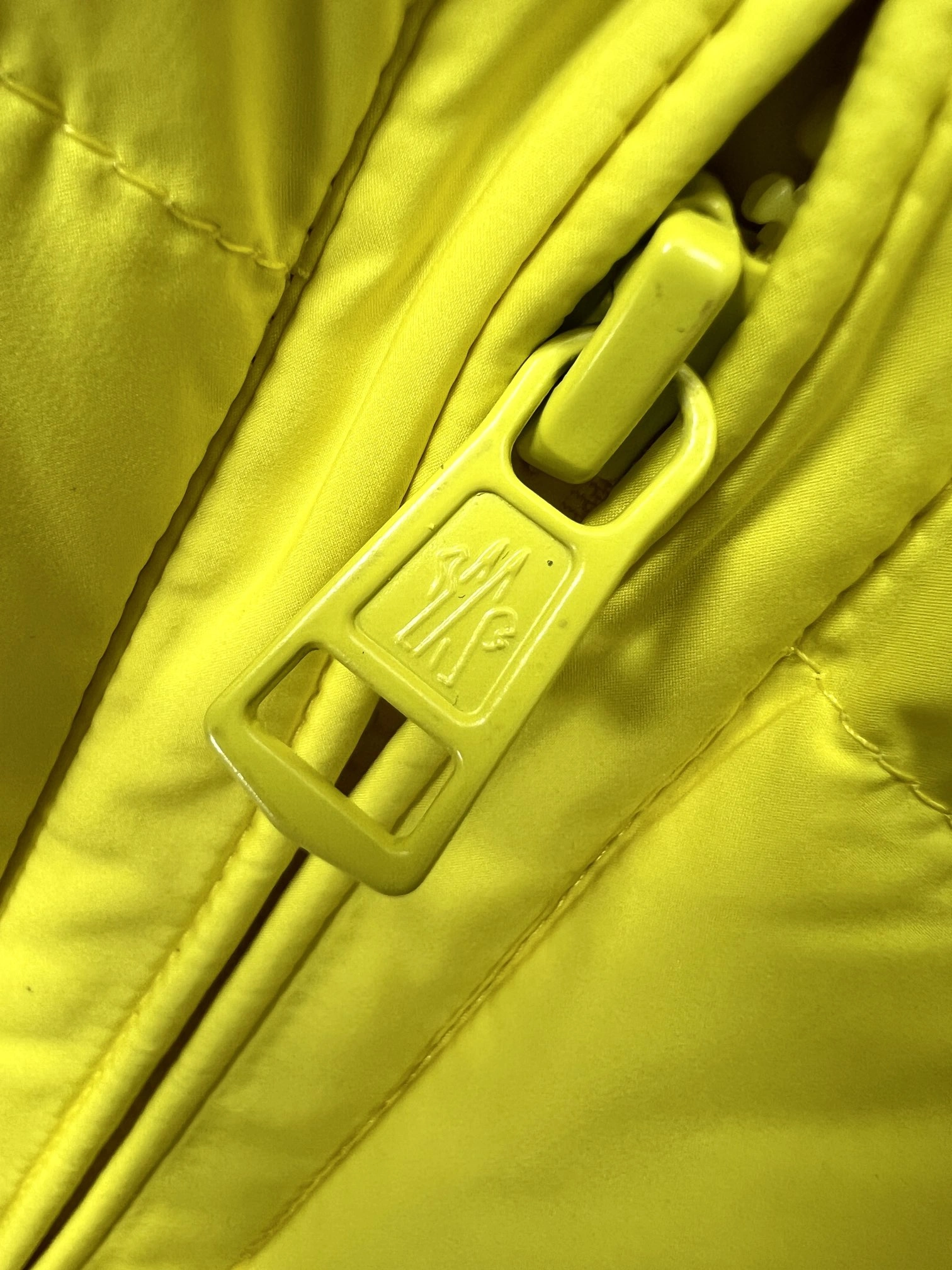 FashionForward Moncler Down Jackets 145312