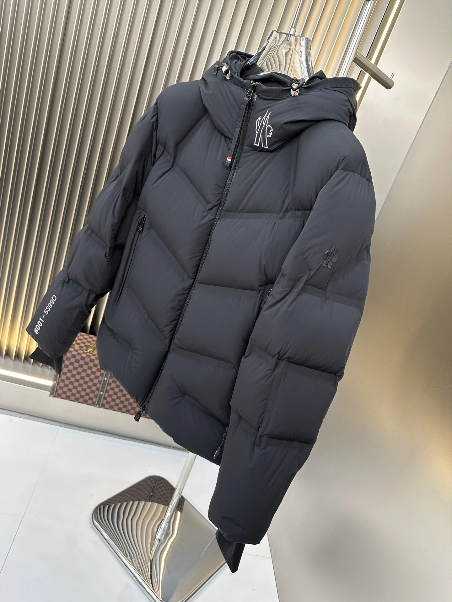 Moncler Down Jackets Compact 145317