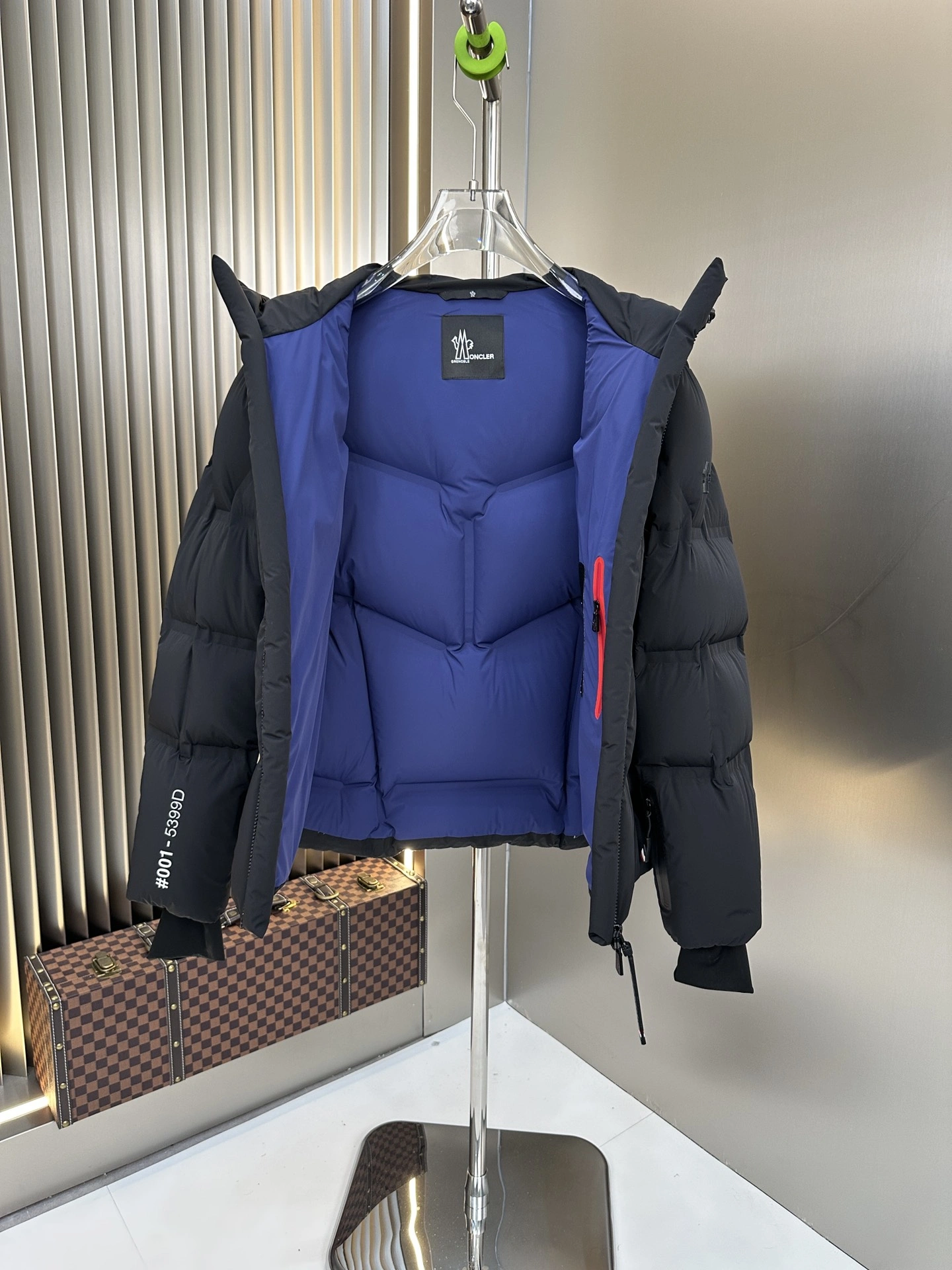 Moncler Down Jackets Compact 145317
