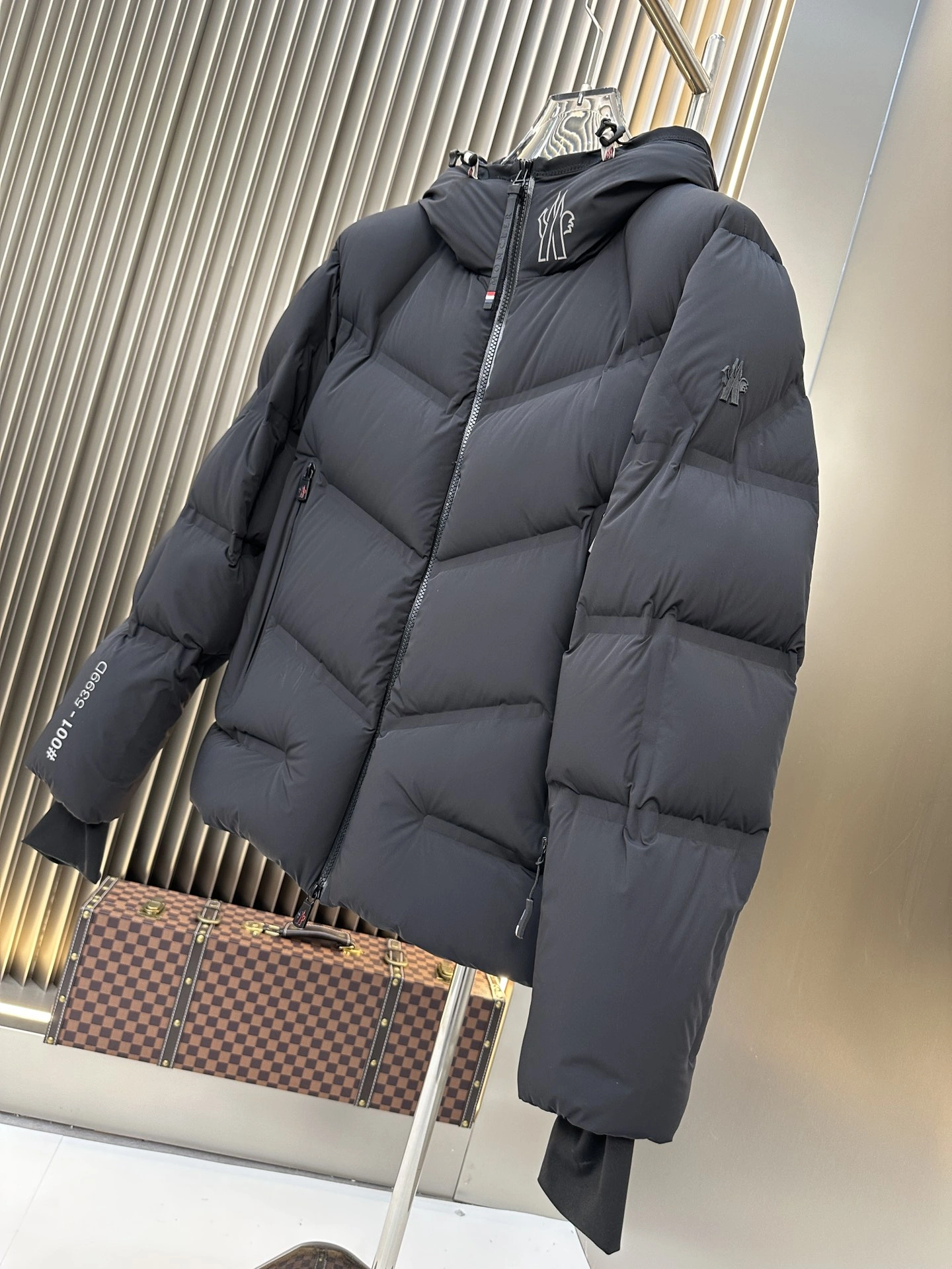 Moncler Down Jackets Compact 145317