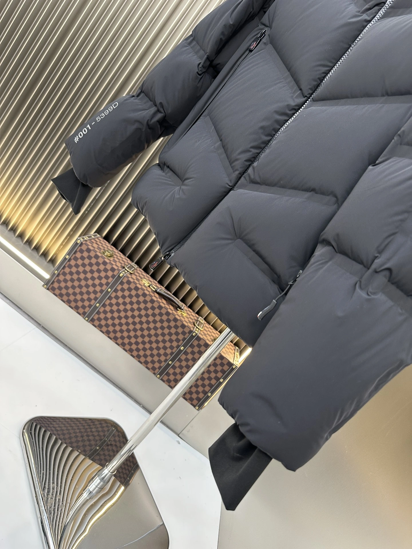 Moncler Down Jackets Compact 145317