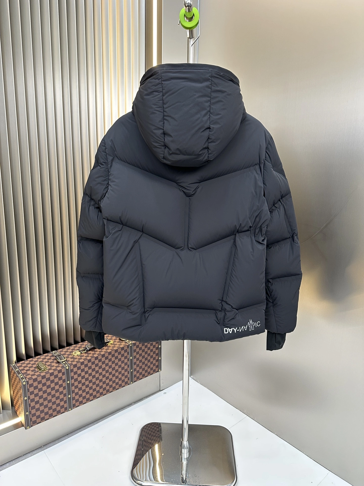Moncler Down Jackets Compact 145317