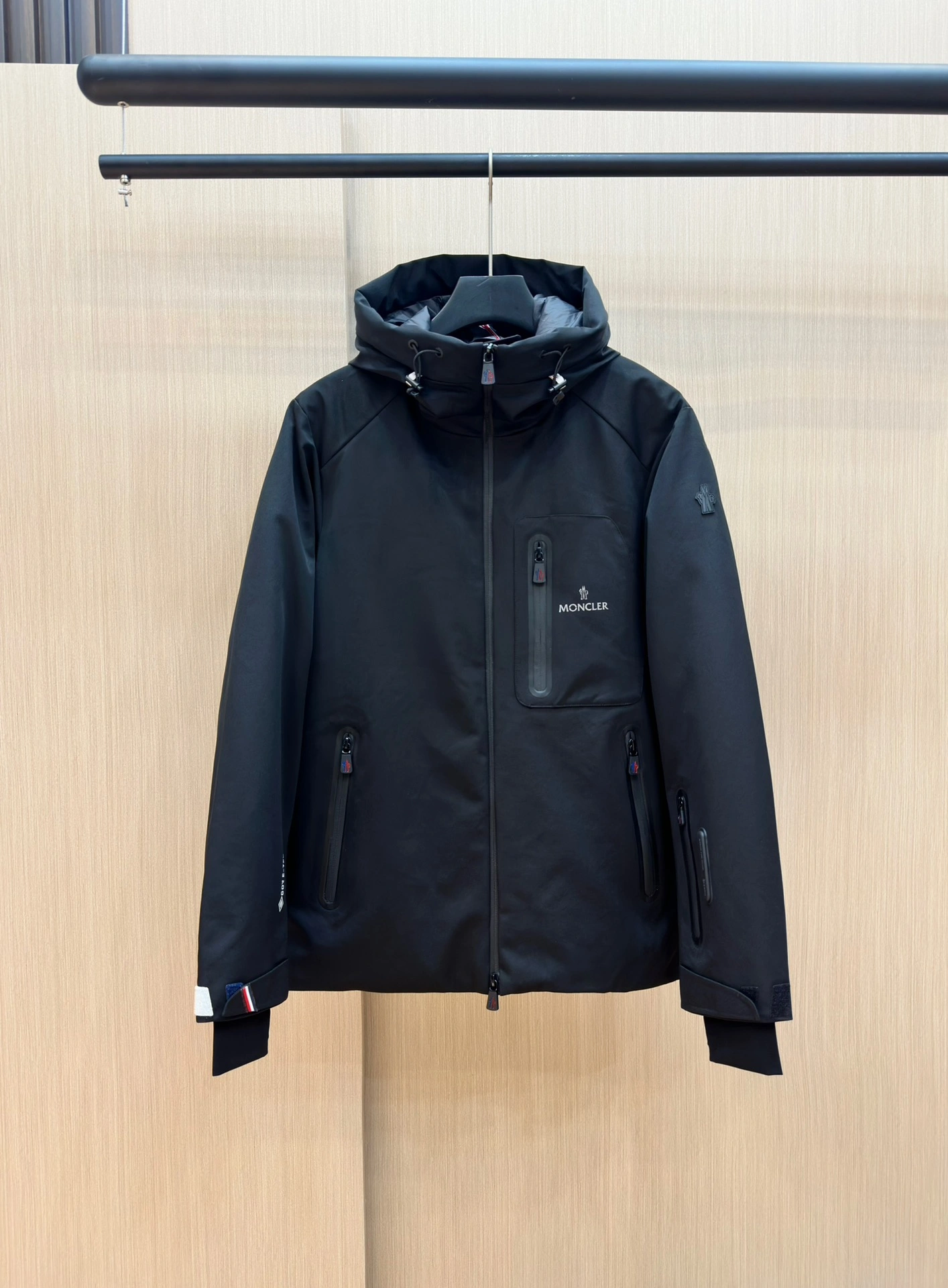 Sporty Moncler Down Jackets 145314