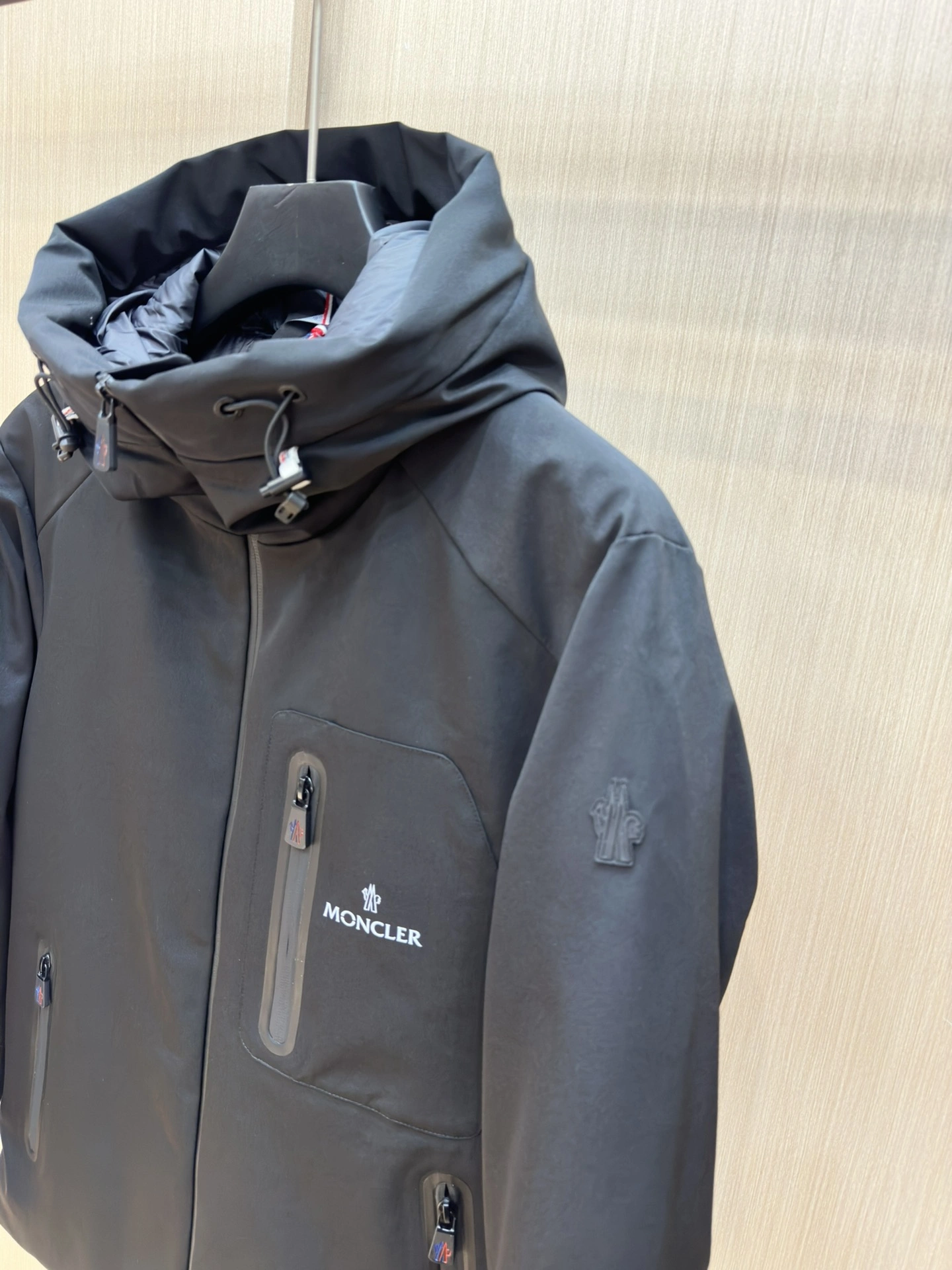 Sporty Moncler Down Jackets 145314