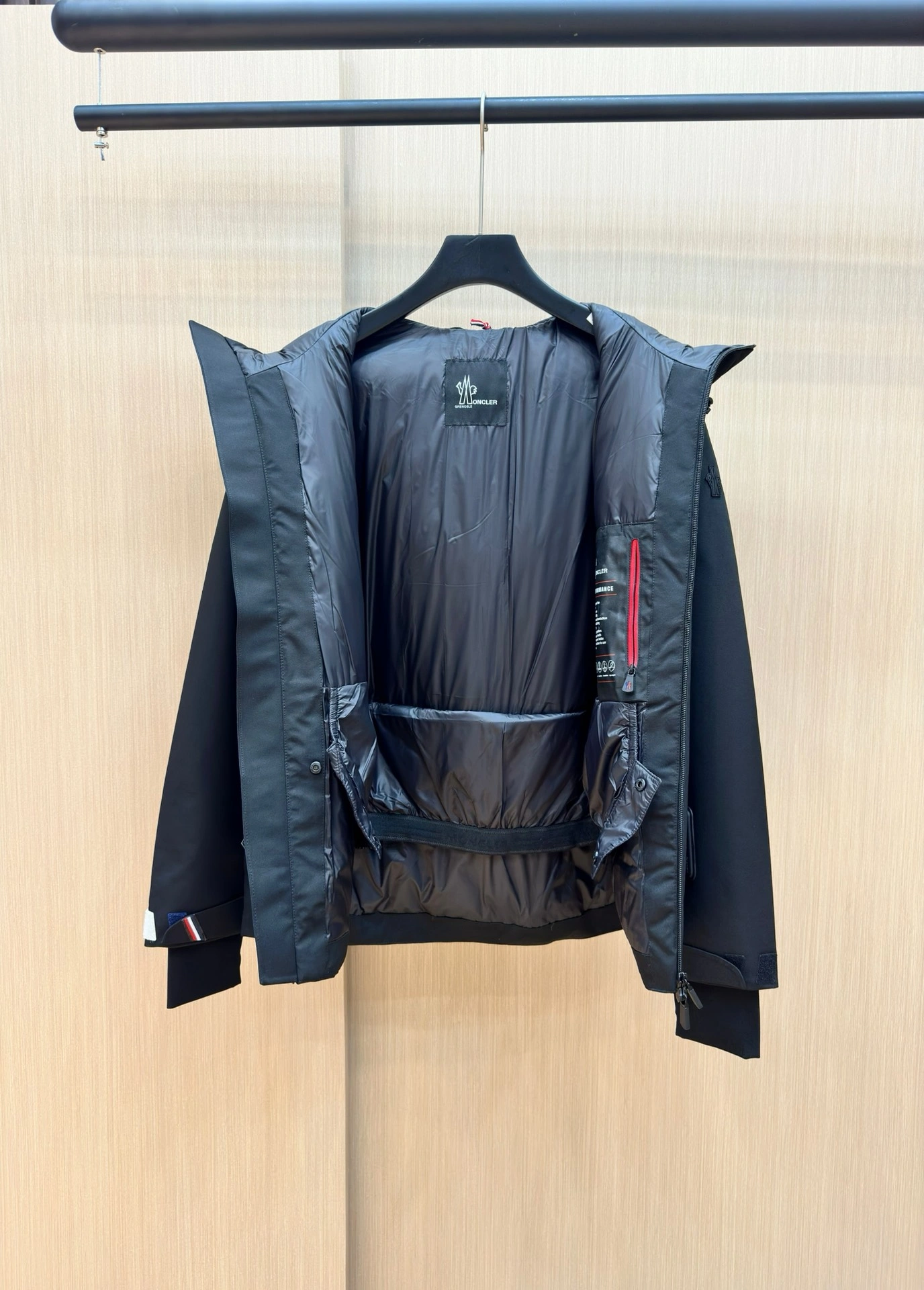 Sporty Moncler Down Jackets 145314