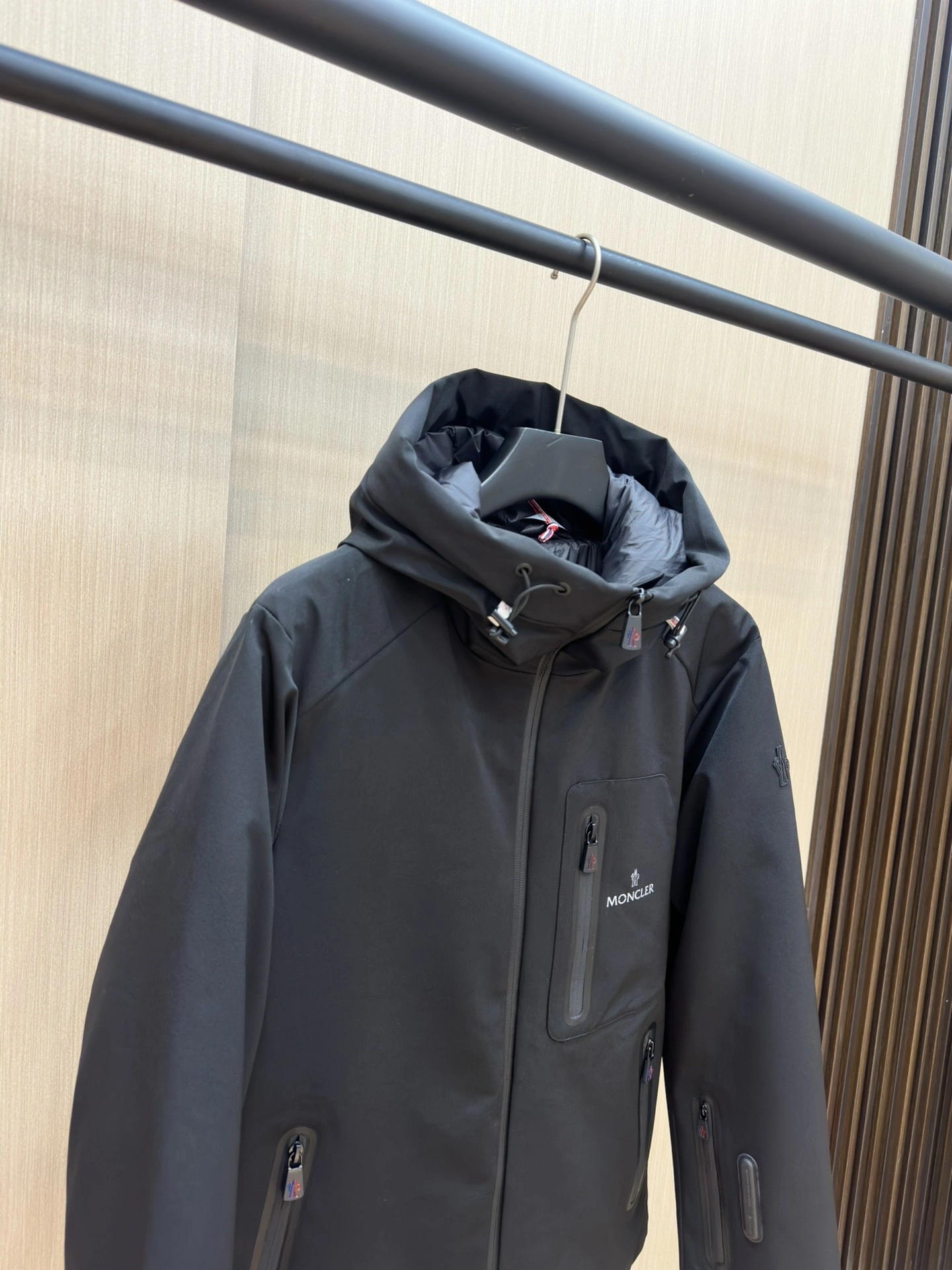 Sporty Moncler Down Jackets 145314