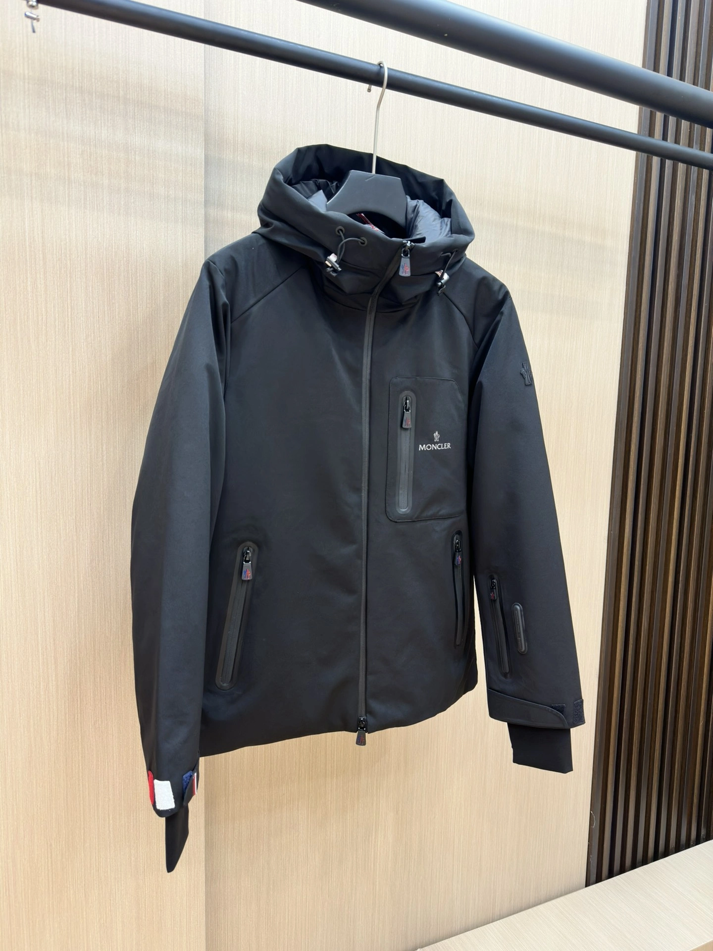 Sporty Moncler Down Jackets 145314
