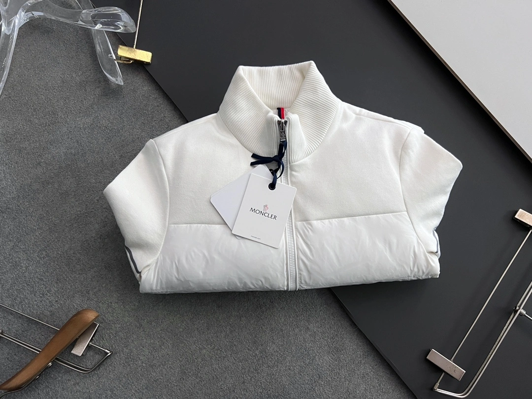 Fashionable Moncler Down Jackets 145315