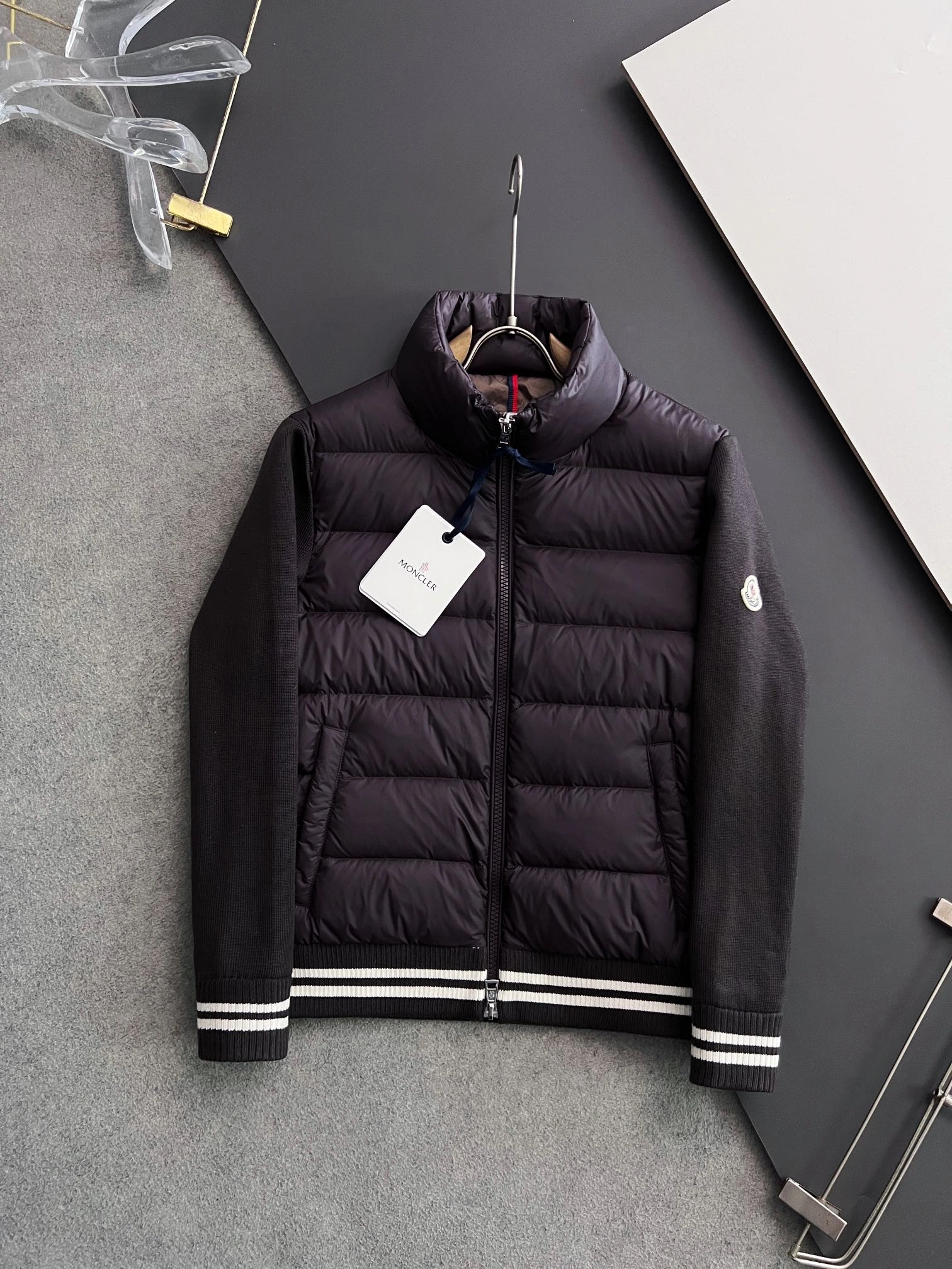 Tailored Moncler Down Jackets 145327