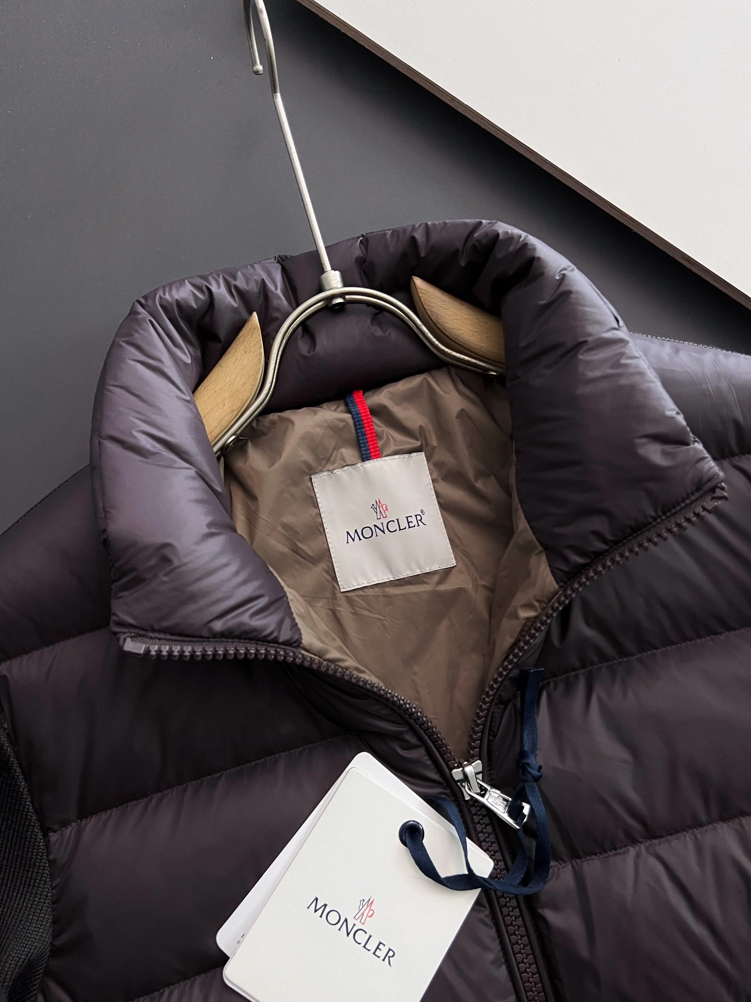 Tailored Moncler Down Jackets 145327