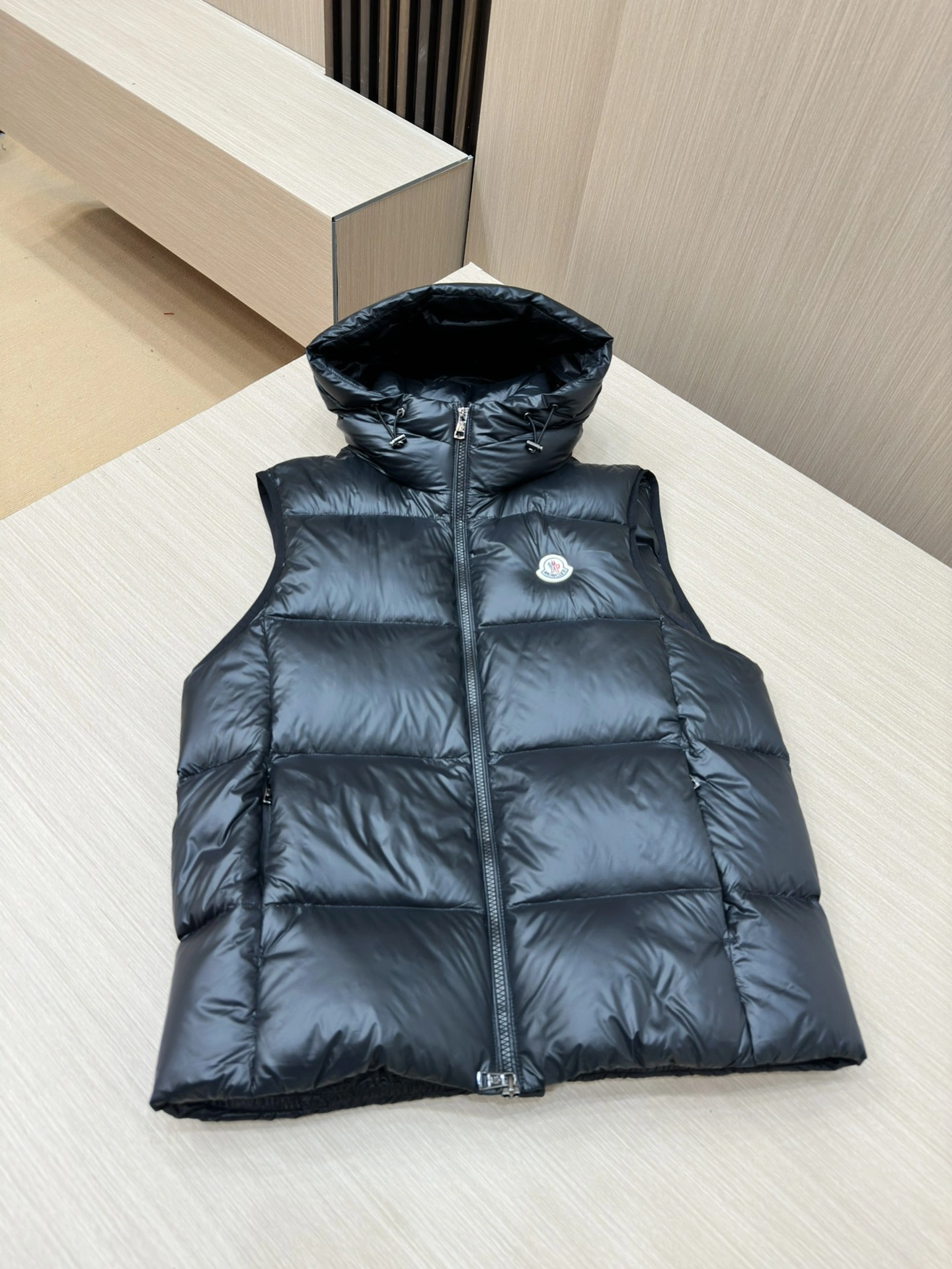 Sporty Moncler Down Jackets 145311