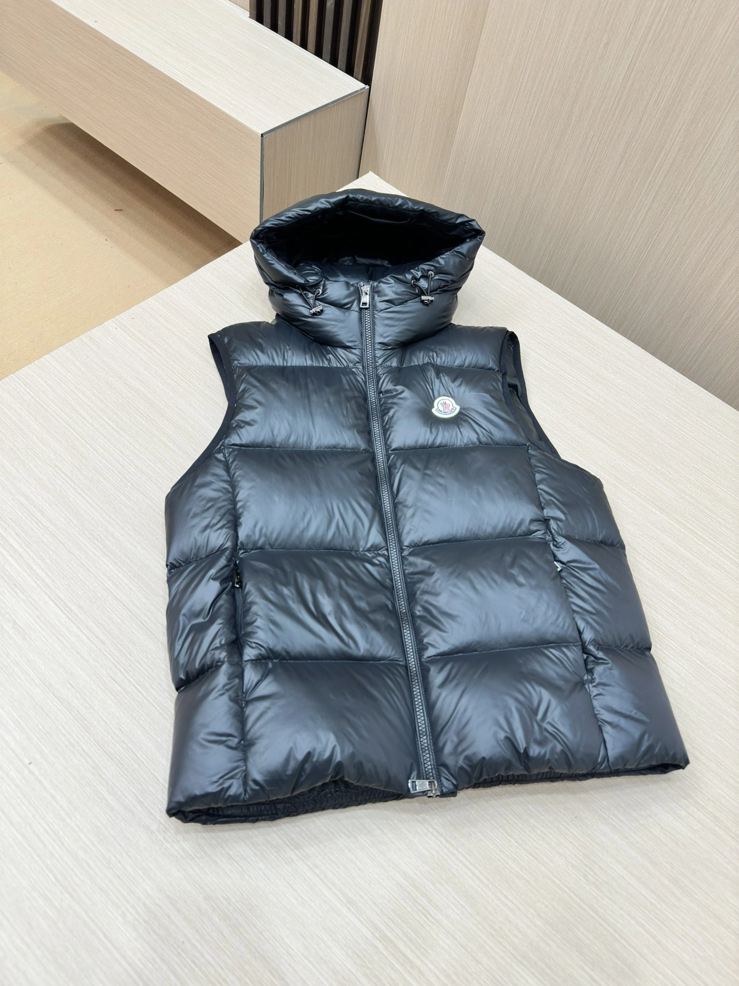 Sporty Moncler Down Jackets 145311