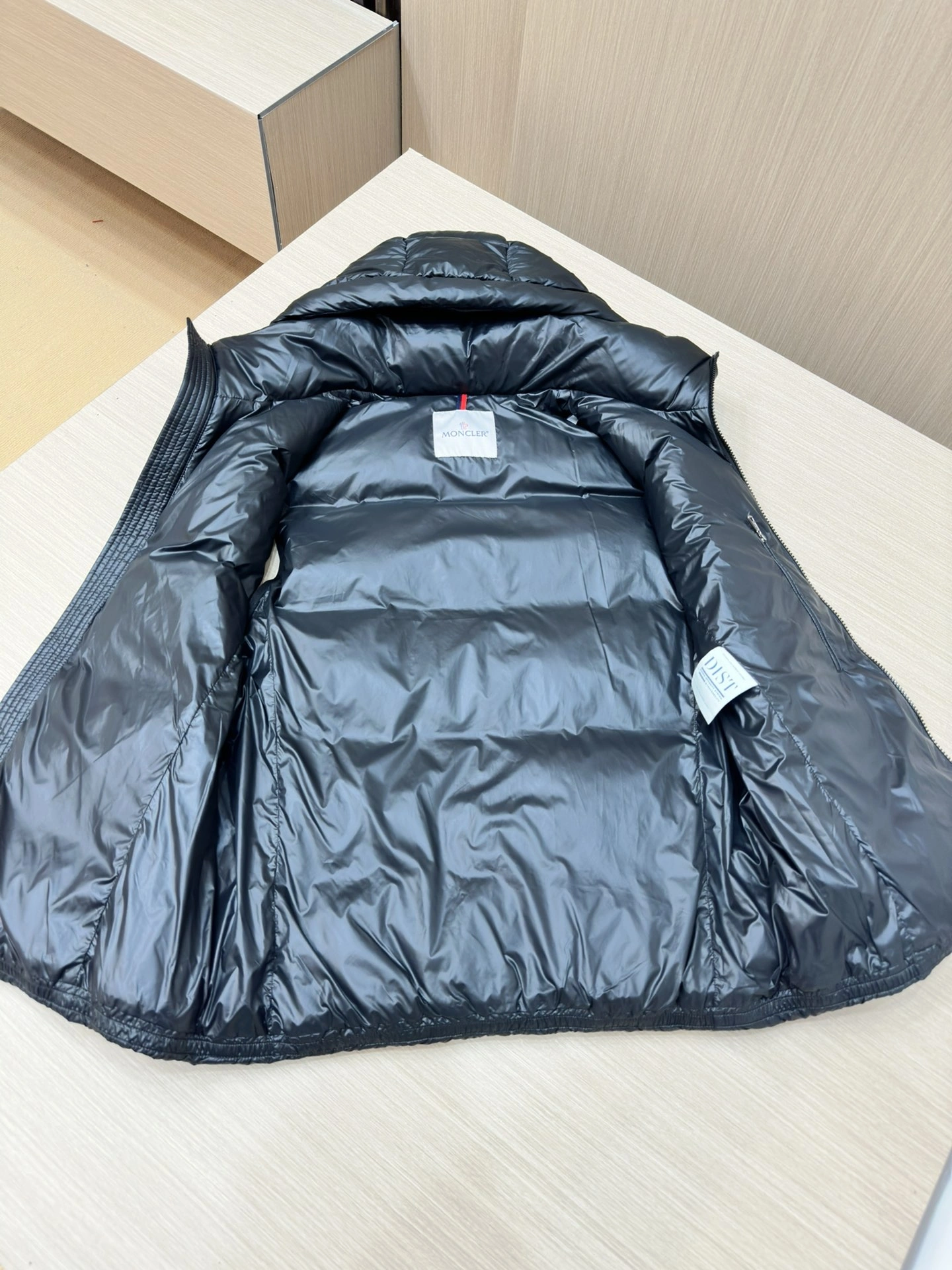 Sporty Moncler Down Jackets 145311