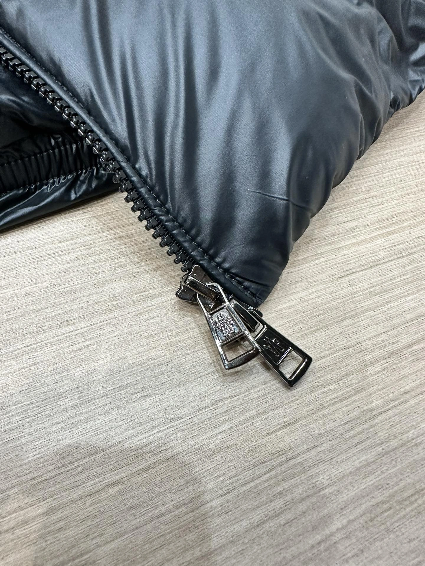 Sporty Moncler Down Jackets 145311
