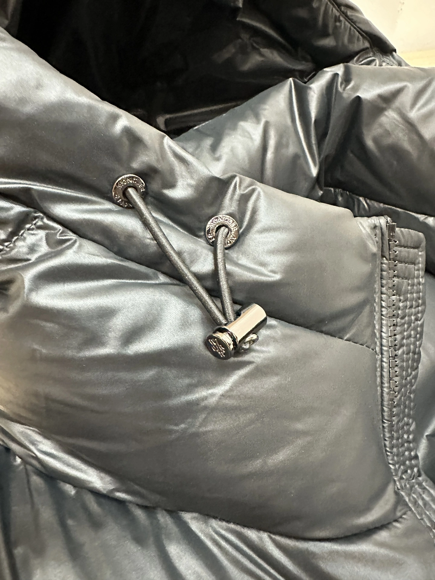 Sporty Moncler Down Jackets 145311