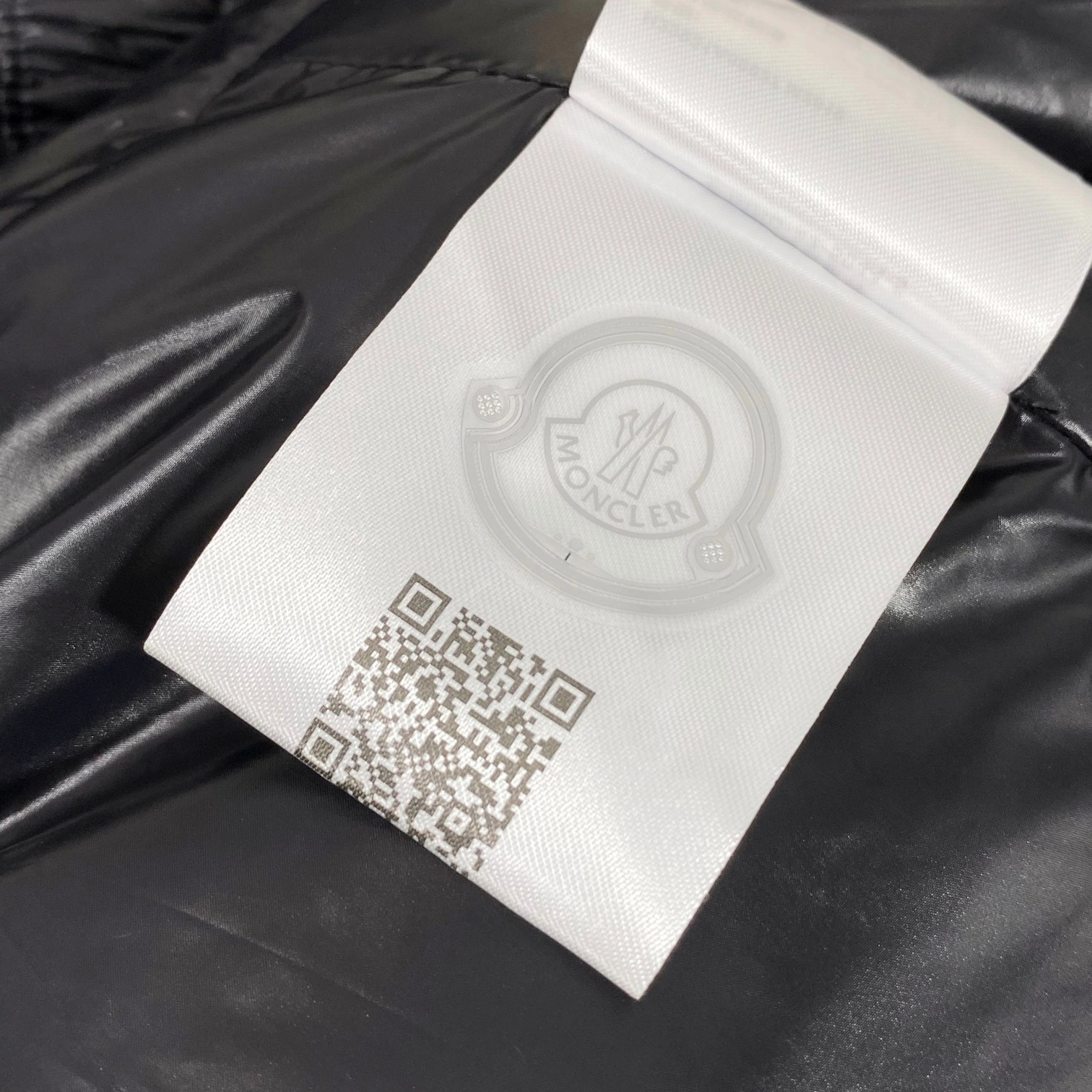 Moncler Down Jackets Flexible 145283