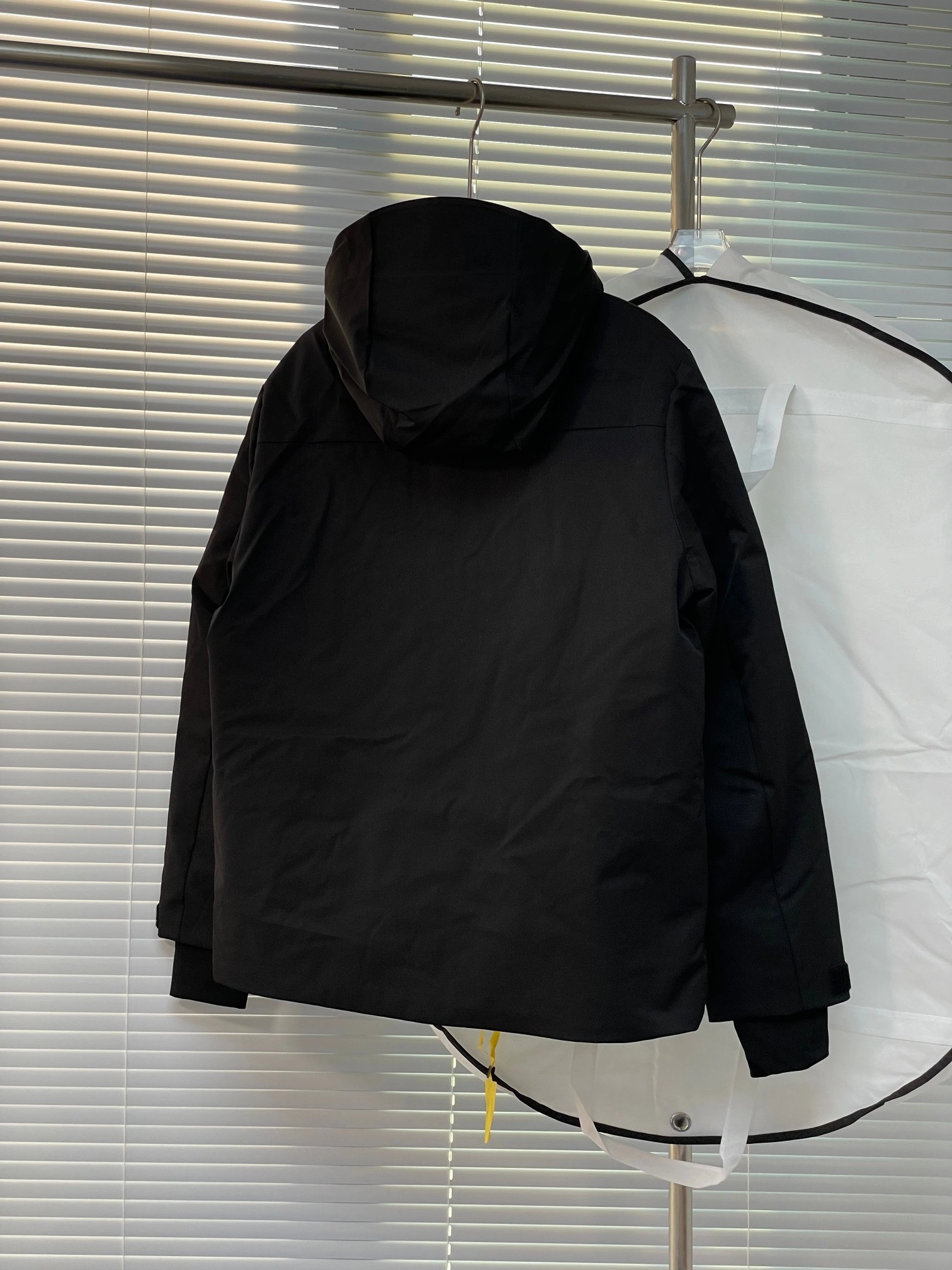 WaterResistant Moncler Down Jackets 145285