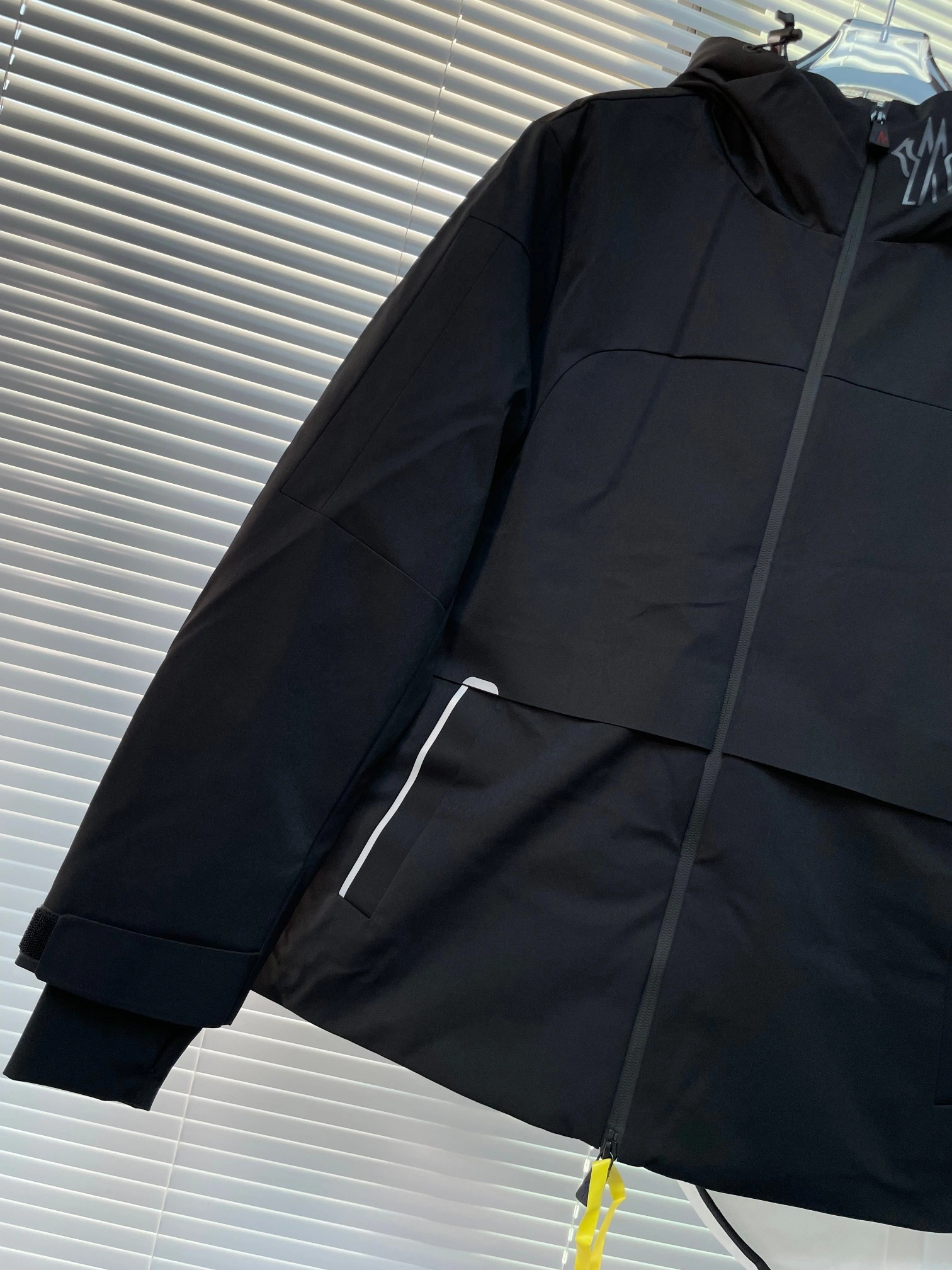 WaterResistant Moncler Down Jackets 145285
